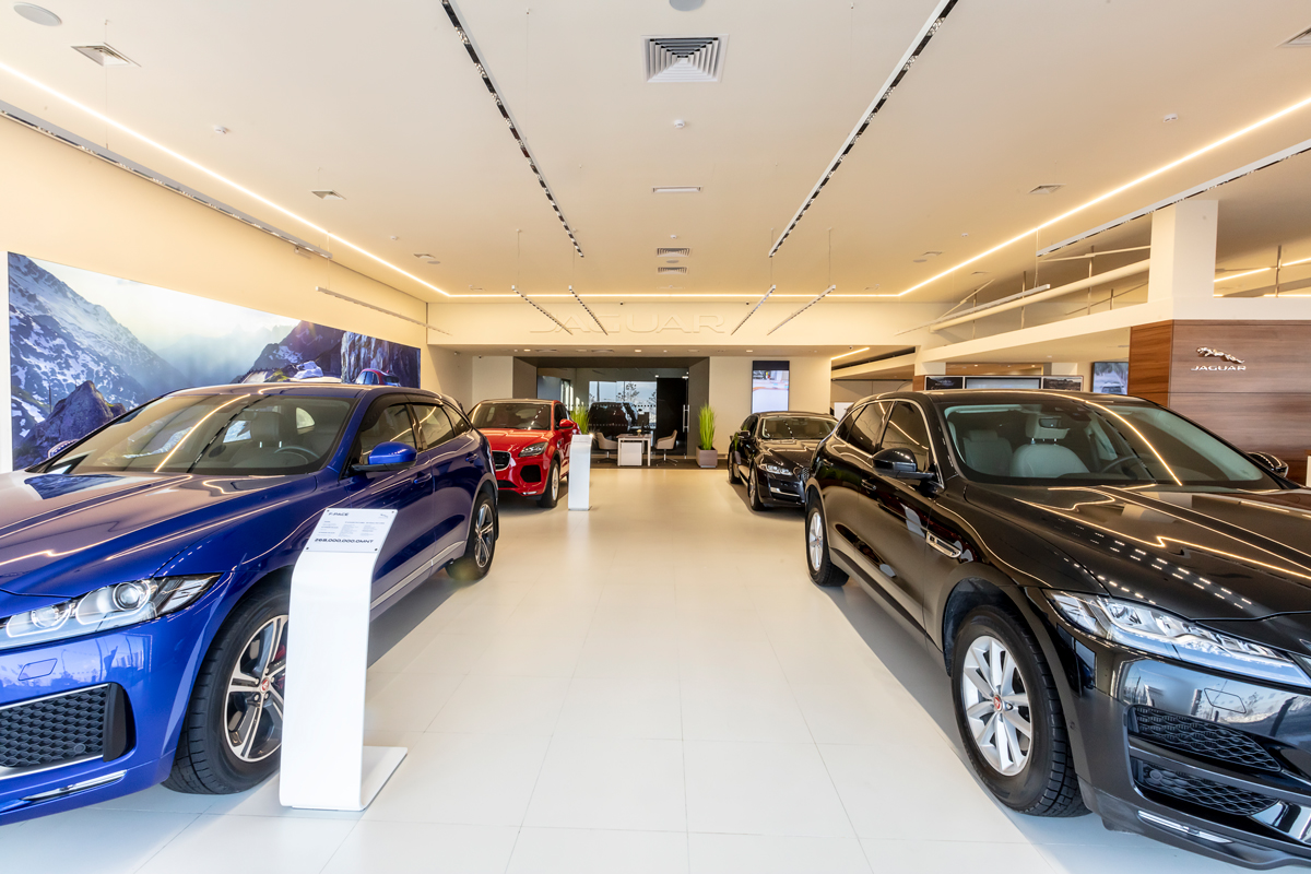 Дотроос нь харцгаая: Land Rover болон Jaguar брэндийн Яармаг дахь цоо шинэ шоурүм (фото 15)