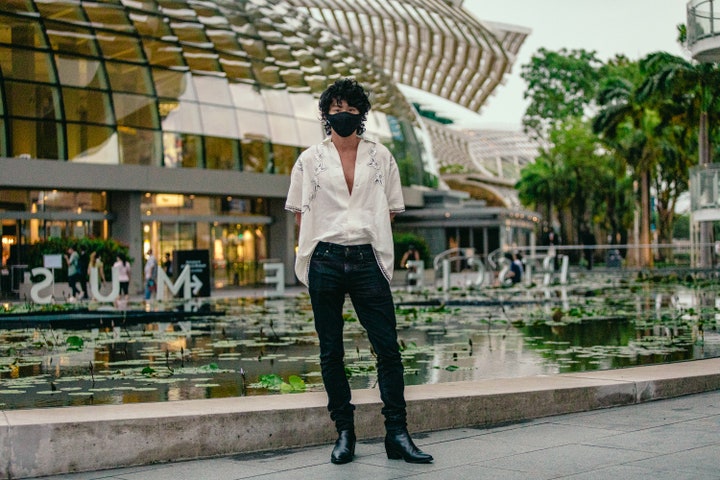 Louis Vuitton Сингапурт: Загварын шоунд уригдан ирсэн зочдын street style төрхүүд (фото 7)