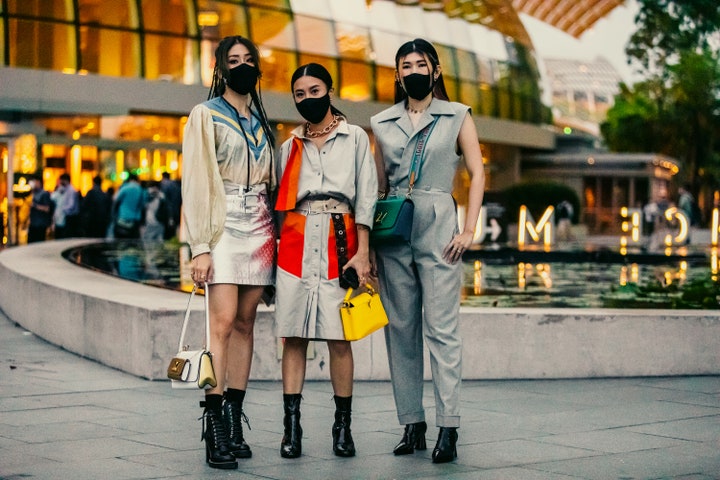 Louis Vuitton Сингапурт: Загварын шоунд уригдан ирсэн зочдын street style төрхүүд (фото 9)