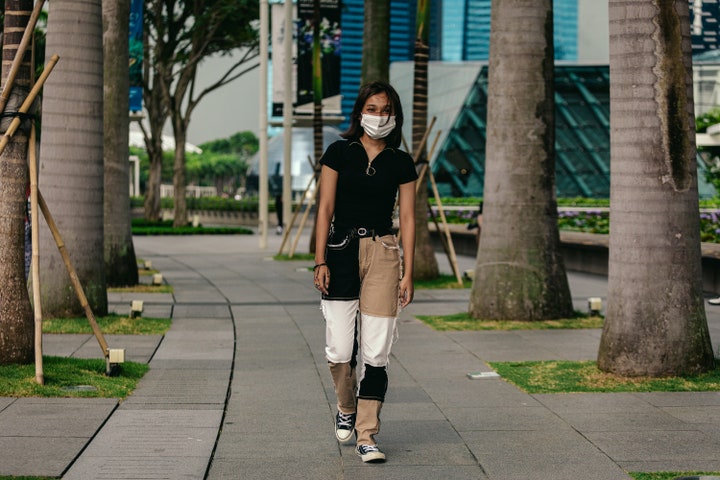 Louis Vuitton Сингапурт: Загварын шоунд уригдан ирсэн зочдын street style төрхүүд (фото 16)