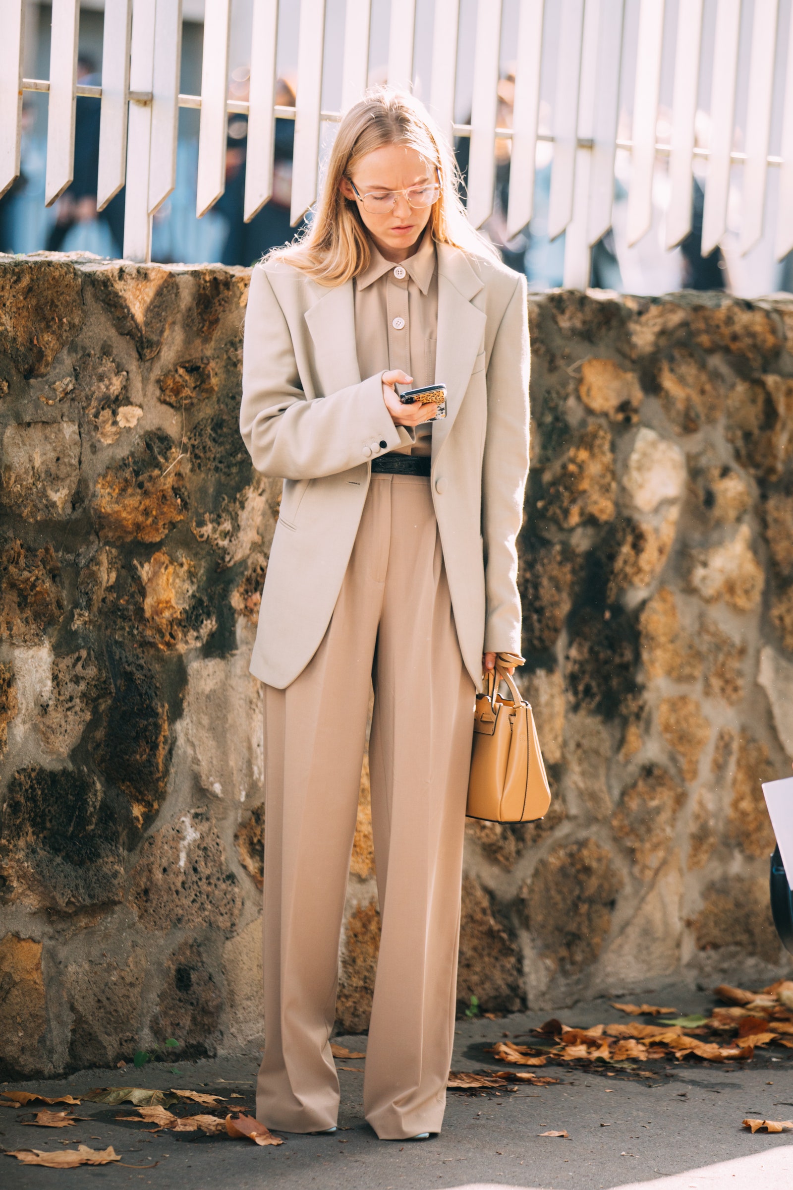 Streetstyle төрхүүд: "Beige" өнгийн пиджакийг хэрхэн загварчлах вэ (фото 4)