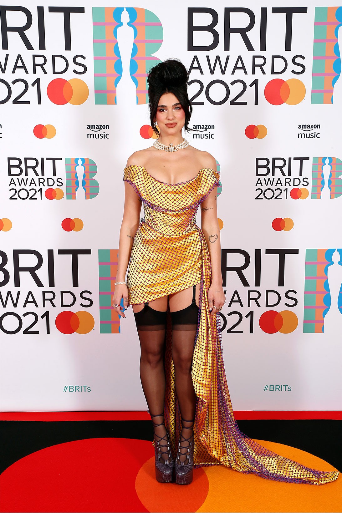 Brit Awards 2021: Улаан хивсний шилдэг төрхүүд (фото 1)