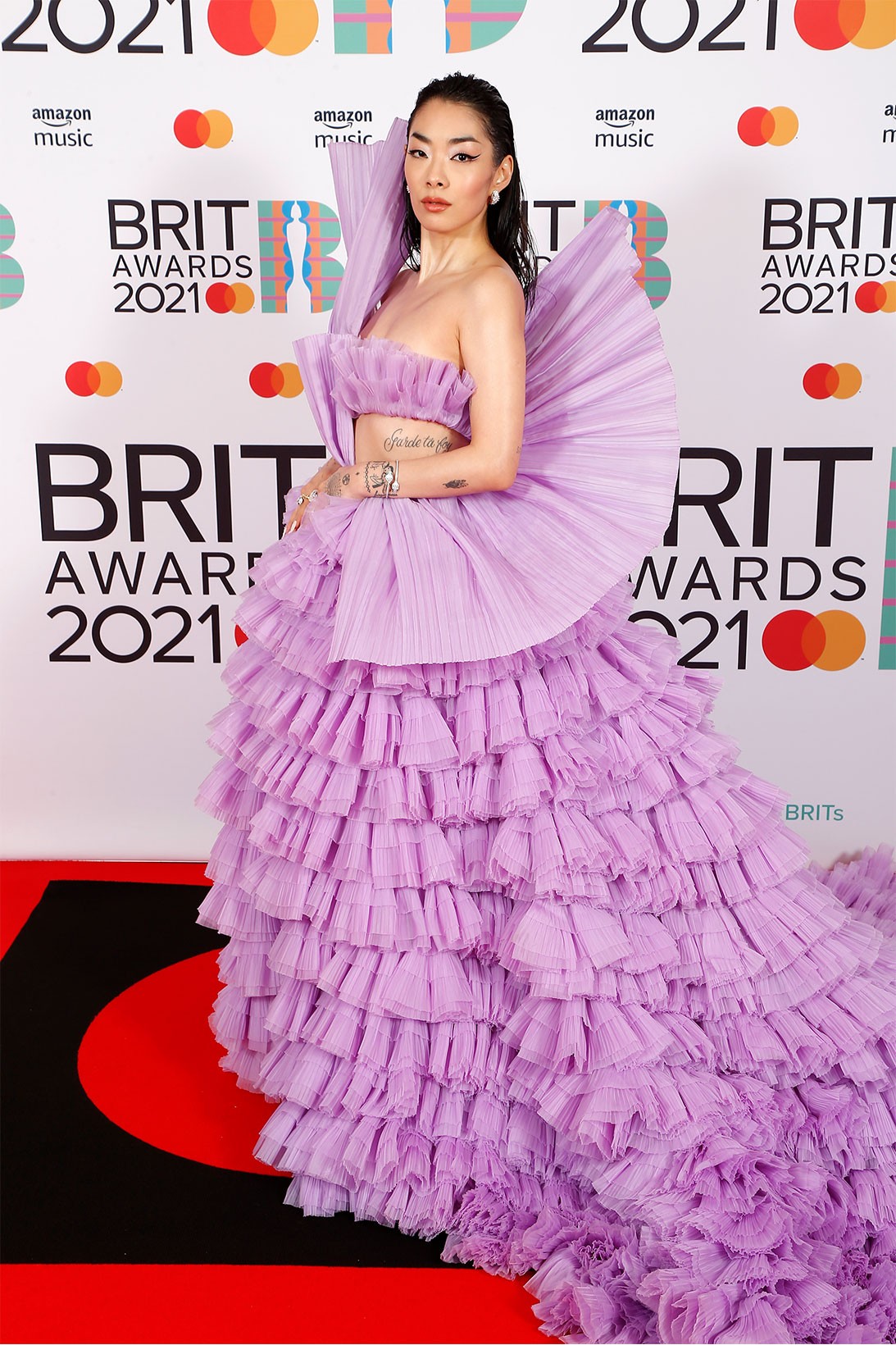 Brit Awards 2021: Улаан хивсний шилдэг төрхүүд (фото 7)