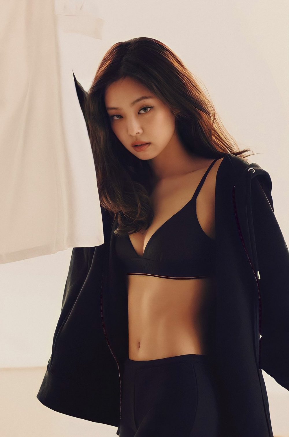 BLACKPINK Jennie, Кайа Гербер нар Calvin Klein-ий шинэ сурталчилгаанд (фото 4)