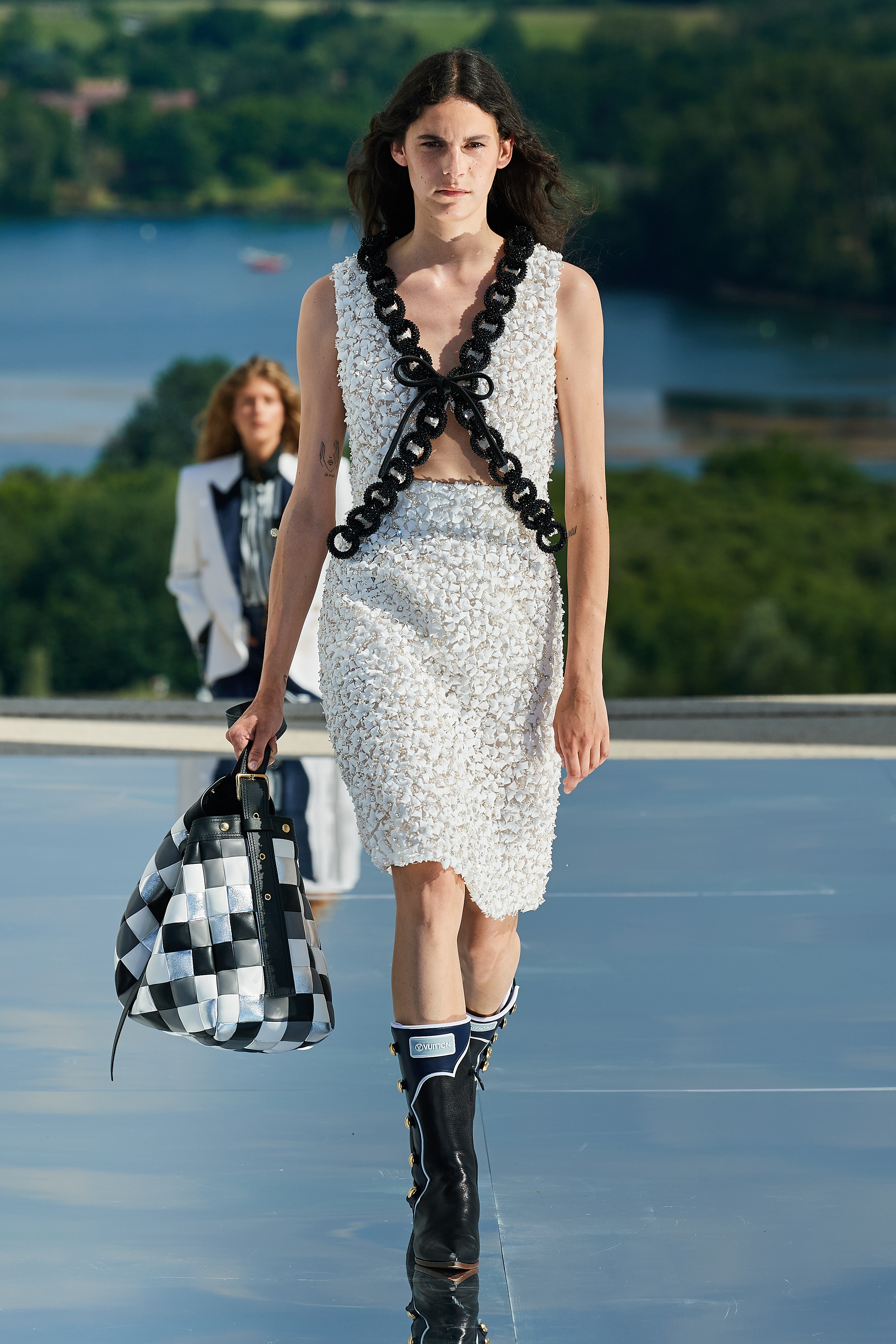 Сансрын аялалд өмсөхөд зориулагдсан Louis Vuitton-ы resort 2022 цуглуулга (фото 33)