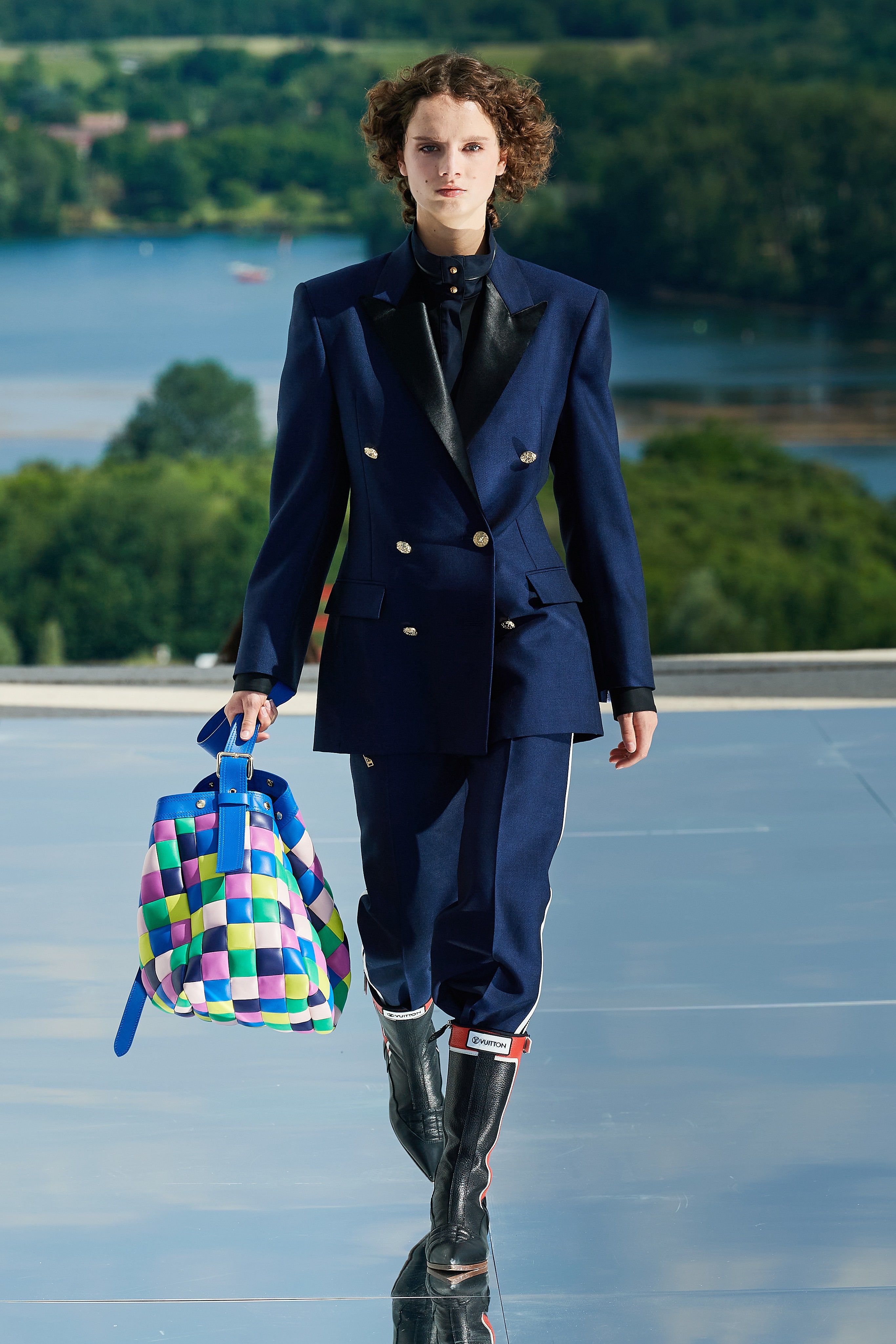 Сансрын аялалд өмсөхөд зориулагдсан Louis Vuitton-ы resort 2022 цуглуулга (фото 32)