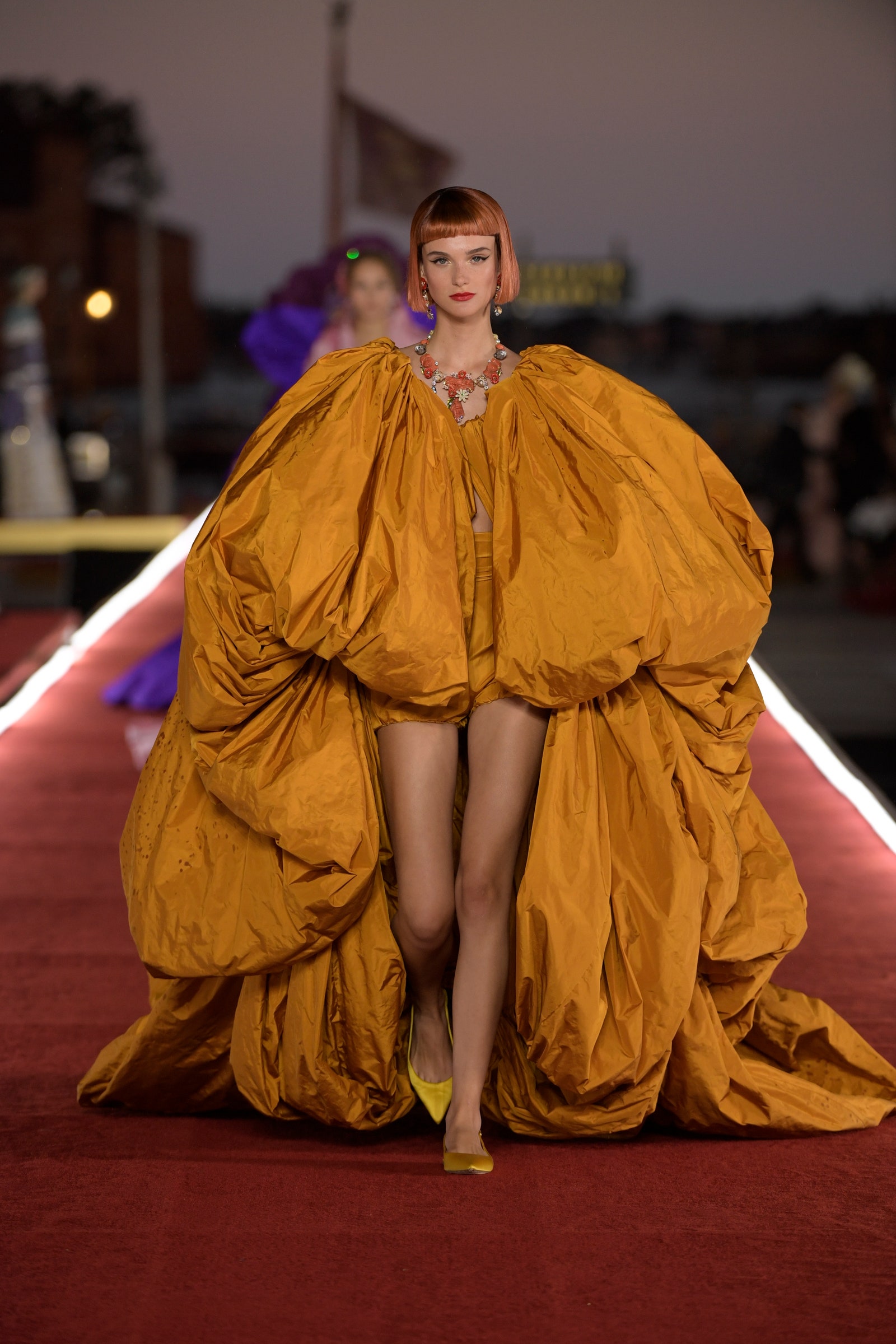 Энэ жил үзсэн хамгийн тансаг загварын шоу: Dolce & Gabbana ордны "Alta Moda" (фото 9)