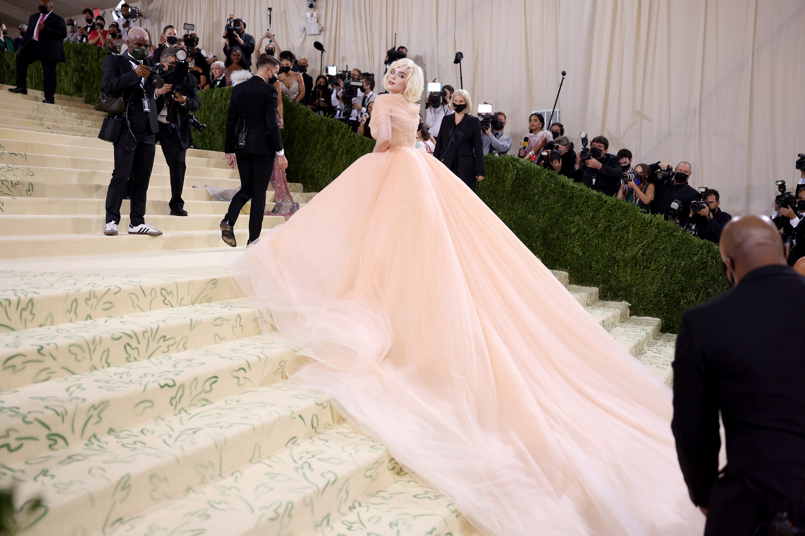 Met Gala 2021: Оны хамгийн загварлаг үдэшлэгийн улаан хивсний ёслол (фото 33)