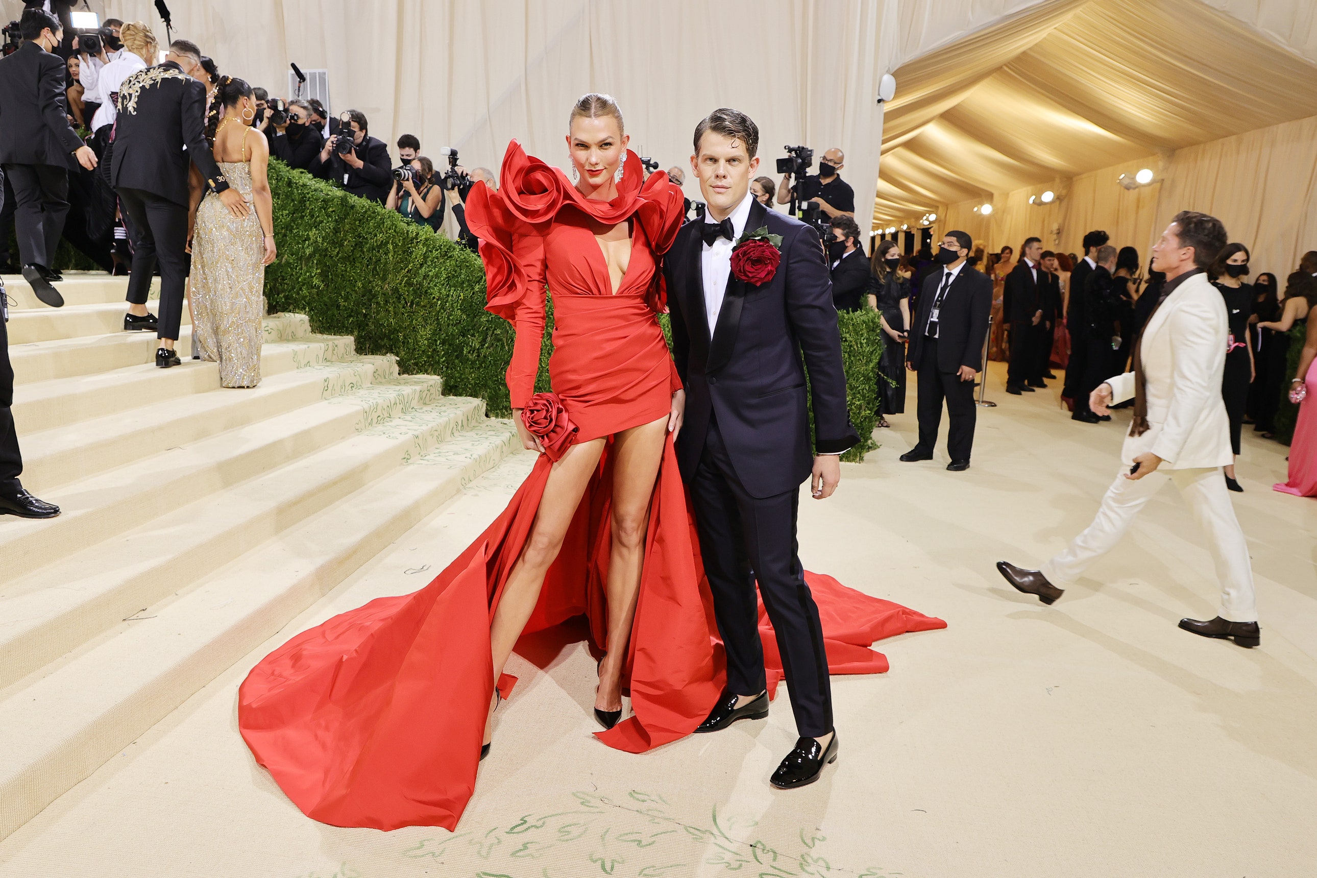 Met Gala 2021: Оны хамгийн загварлаг үдэшлэгийн улаан хивсний ёслол (фото 25)