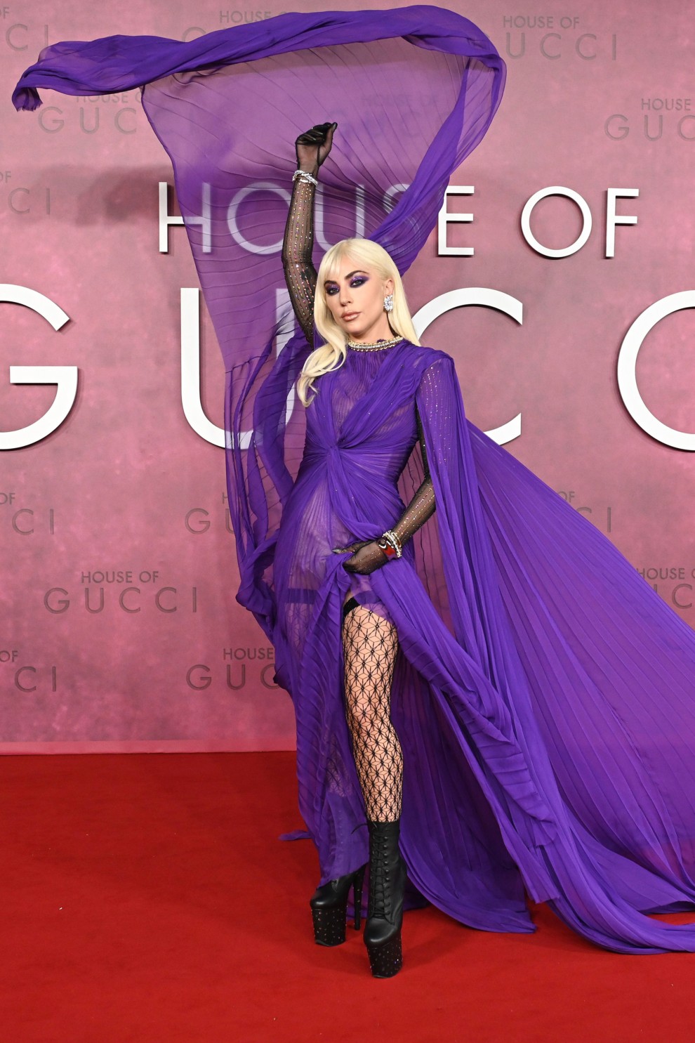 Загварын дуулиант гэмт хэргийн тухай өгүүлэх “House of Gucci” киноны нээлт (фото 1)