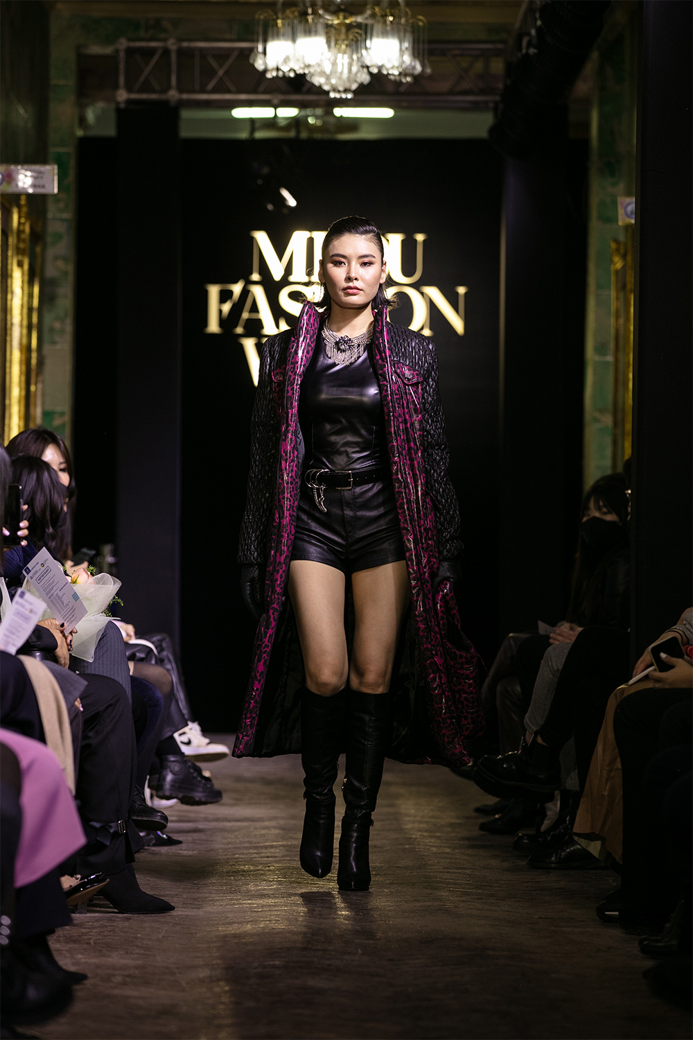 MPDU Fashion Week: Олон төрлийн хээ, материалаар дүүрэн TUVZA брэндийн цуглуулга (фото 8)