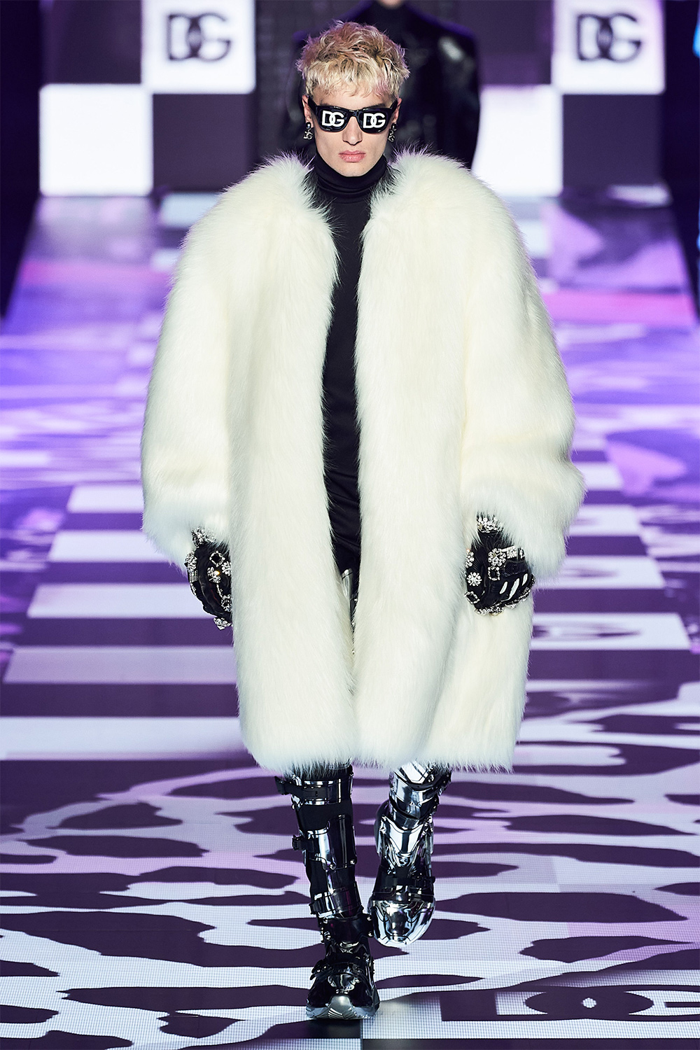 Гламур болон рок хэв маяг нэг дор: Dolce & Gabbana брэндийн намар-өвөл 2022 цуглуулга (фото 3)