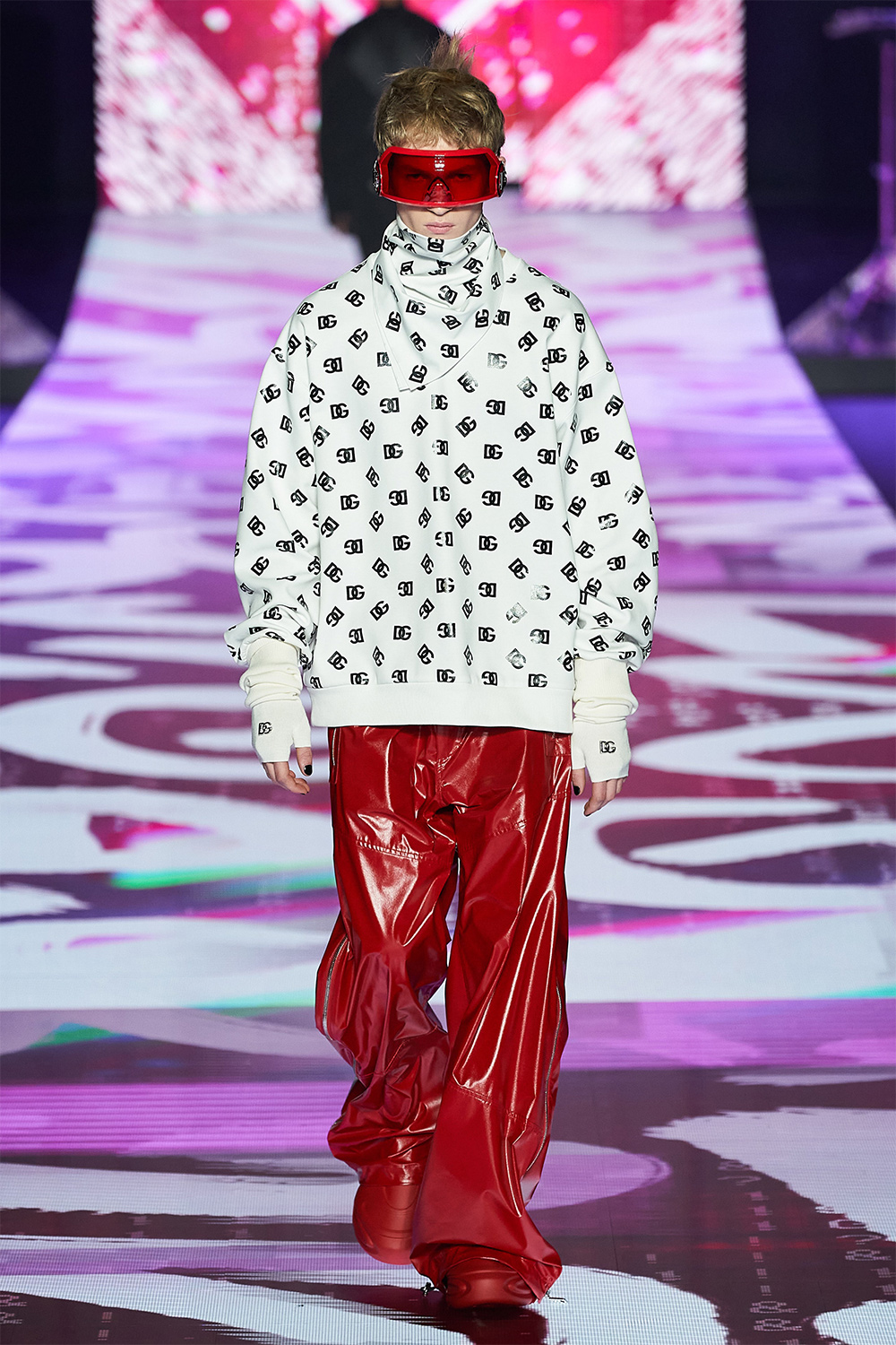Гламур болон рок хэв маяг нэг дор: Dolce & Gabbana брэндийн намар-өвөл 2022 цуглуулга (фото 16)