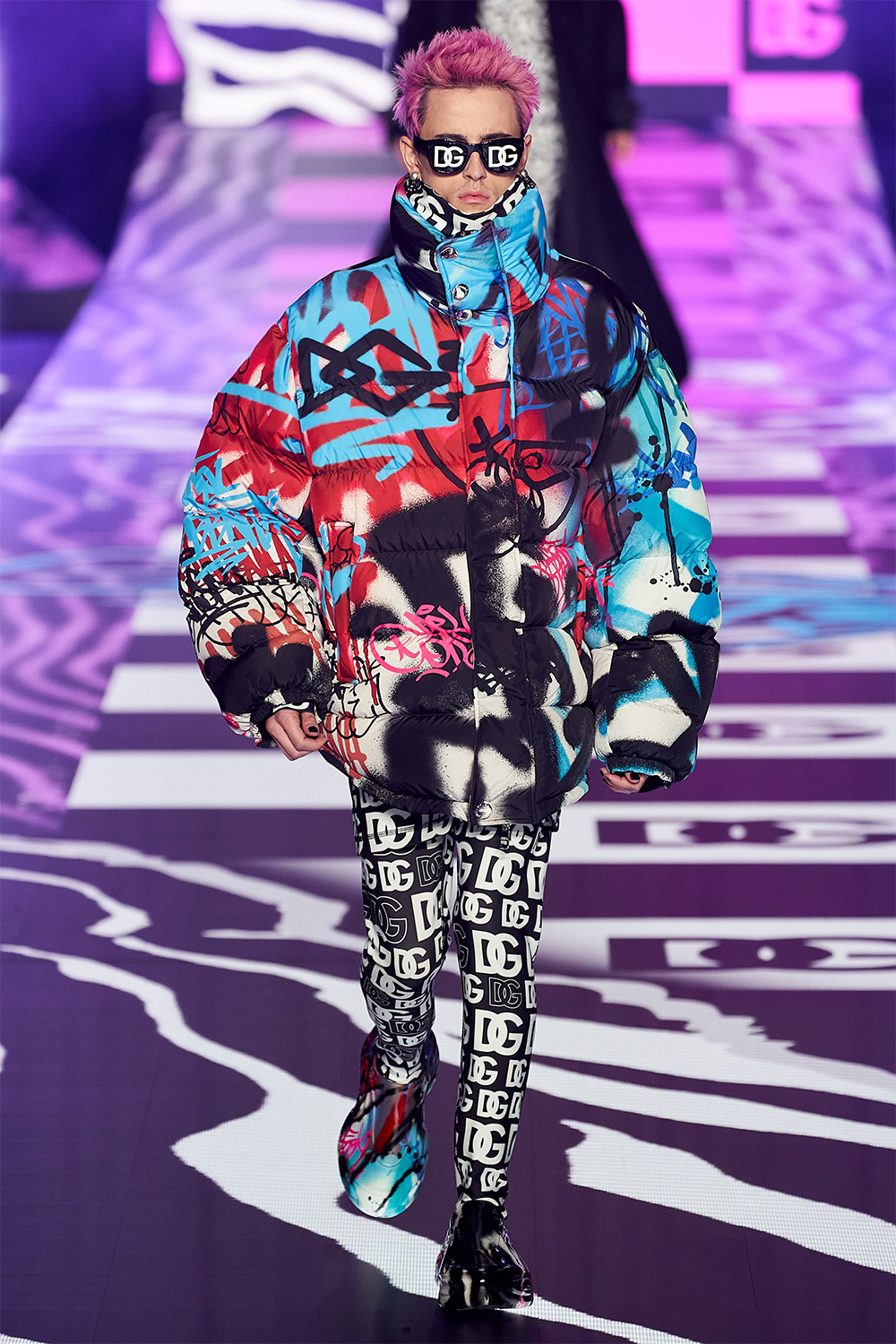 Гламур болон рок хэв маяг нэг дор: Dolce & Gabbana брэндийн намар-өвөл 2022 цуглуулга (фото 23)
