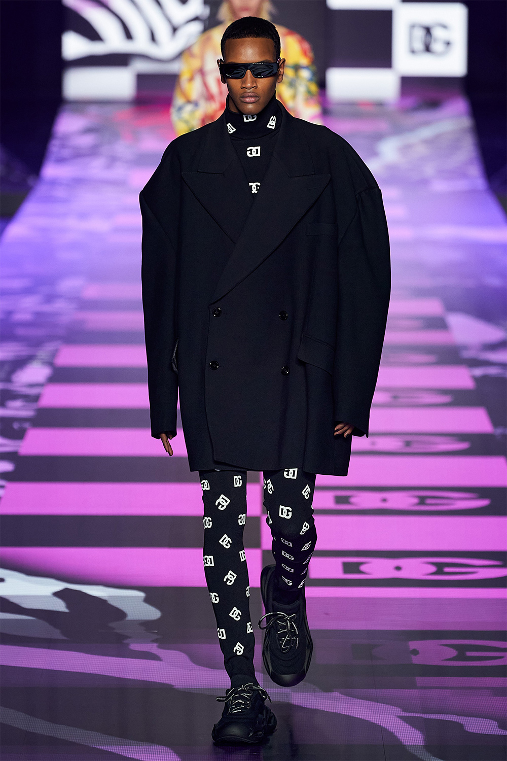 Гламур болон рок хэв маяг нэг дор: Dolce & Gabbana брэндийн намар-өвөл 2022 цуглуулга (фото 28)