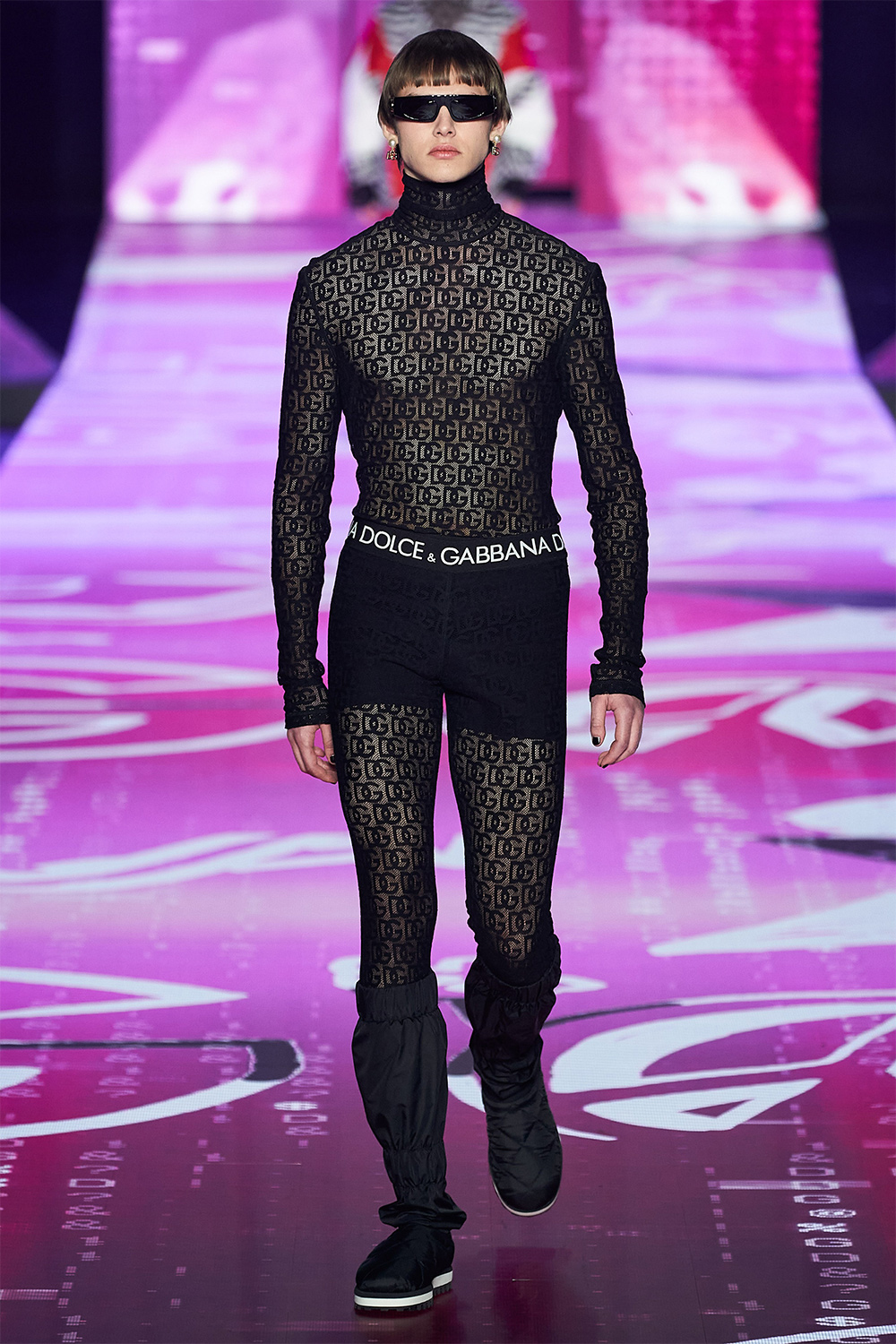 Гламур болон рок хэв маяг нэг дор: Dolce & Gabbana брэндийн намар-өвөл 2022 цуглуулга (фото 41)