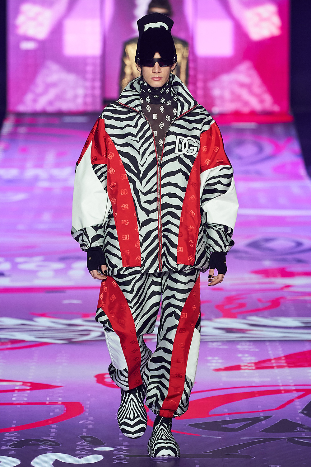 Гламур болон рок хэв маяг нэг дор: Dolce & Gabbana брэндийн намар-өвөл 2022 цуглуулга (фото 42)
