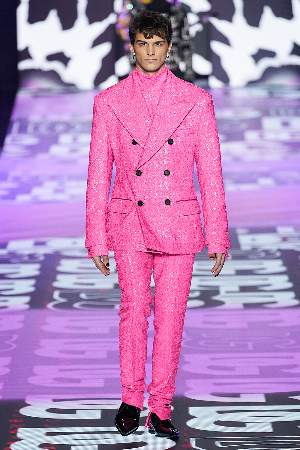 Гламур болон рок хэв маяг нэг дор: Dolce & Gabbana брэндийн намар-өвөл 2022 цуглуулга (фото 59)