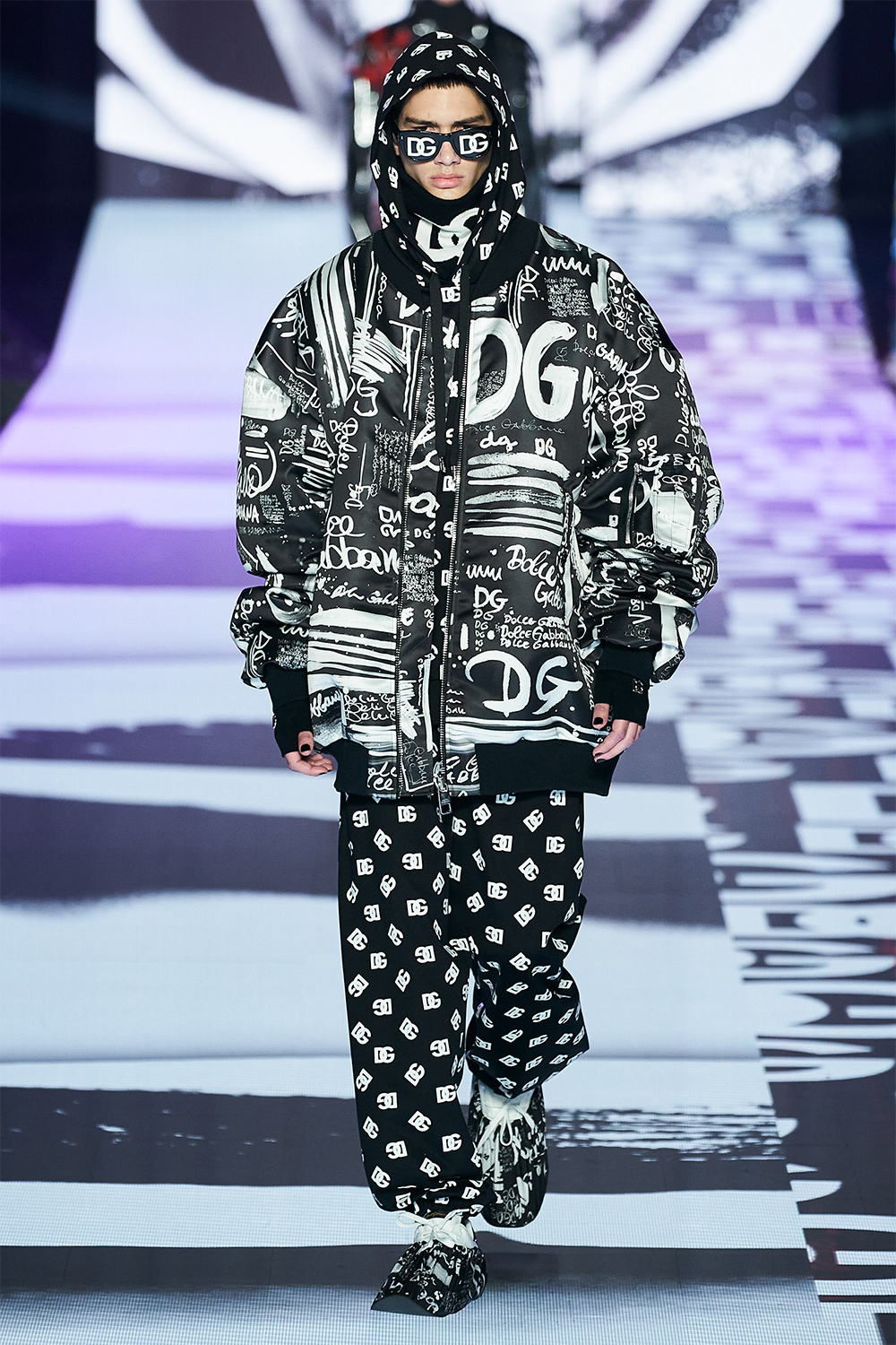 Гламур болон рок хэв маяг нэг дор: Dolce & Gabbana брэндийн намар-өвөл 2022 цуглуулга (фото 80)