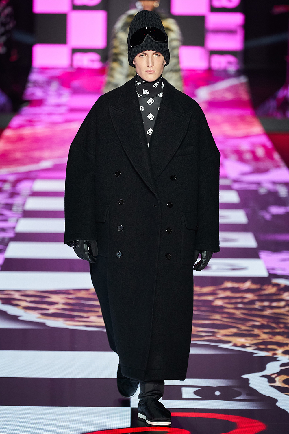 Гламур болон рок хэв маяг нэг дор: Dolce & Gabbana брэндийн намар-өвөл 2022 цуглуулга (фото 96)