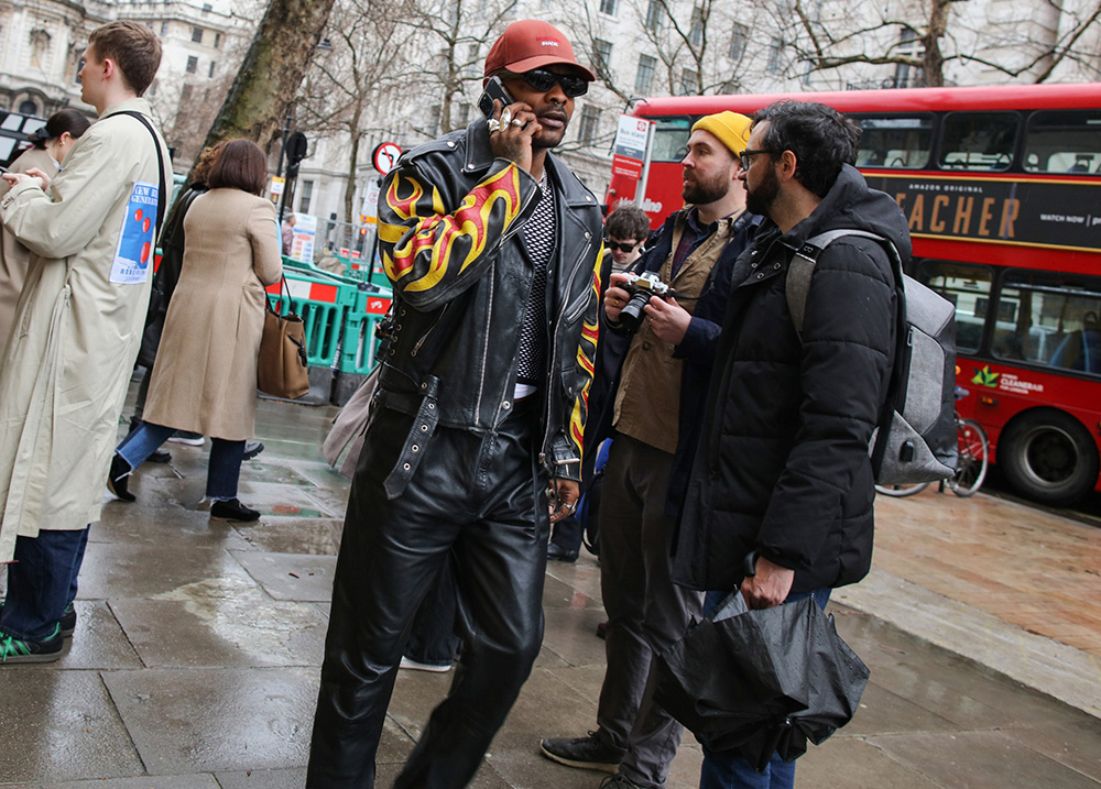 Street Style дуран: Лондонгийн загварын долоо хоног, намар-өвөл 2022 (фото 27)