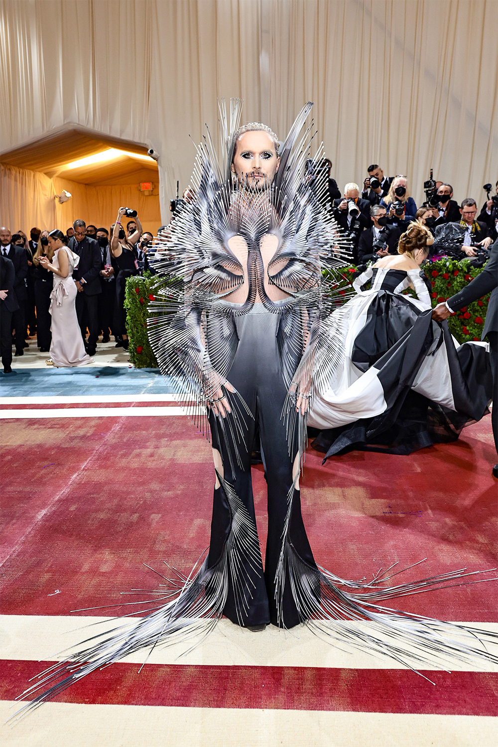 Met Gala 2022: Алдартнуудын бүрдүүлсэн төрхүүд (фото 89)