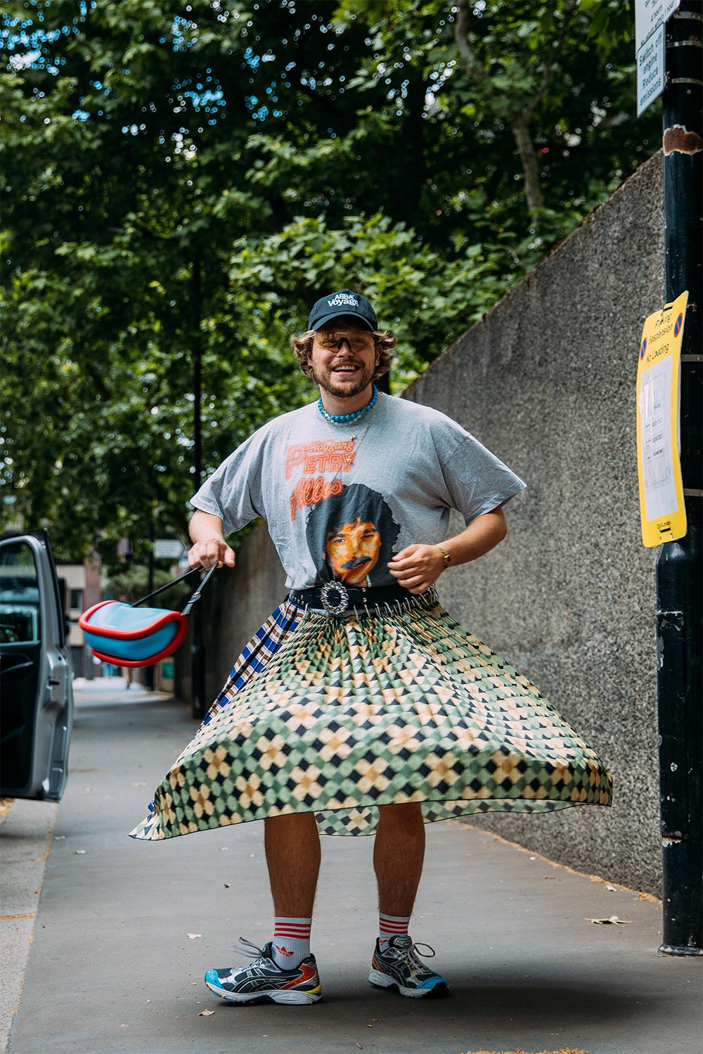 Street Style дуран: Хавар-зун 2023 эрэгтэй загварын долоо хоног эхэллээ (фото 47)