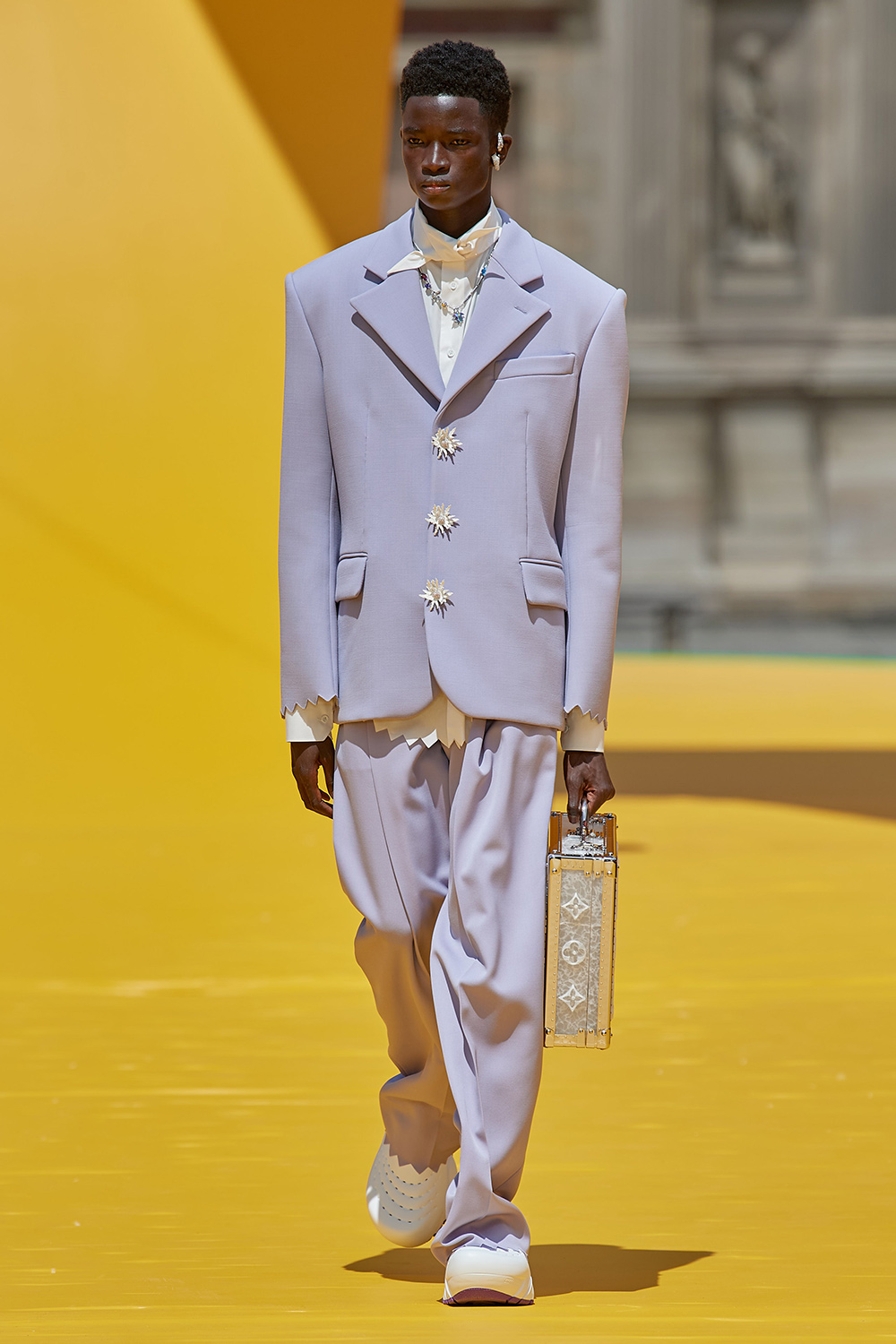 Виржил Аблогийн дурсгалд: Louis Vuitton брэндийн хавар-зун 2023 цуглуулга (фото 1)