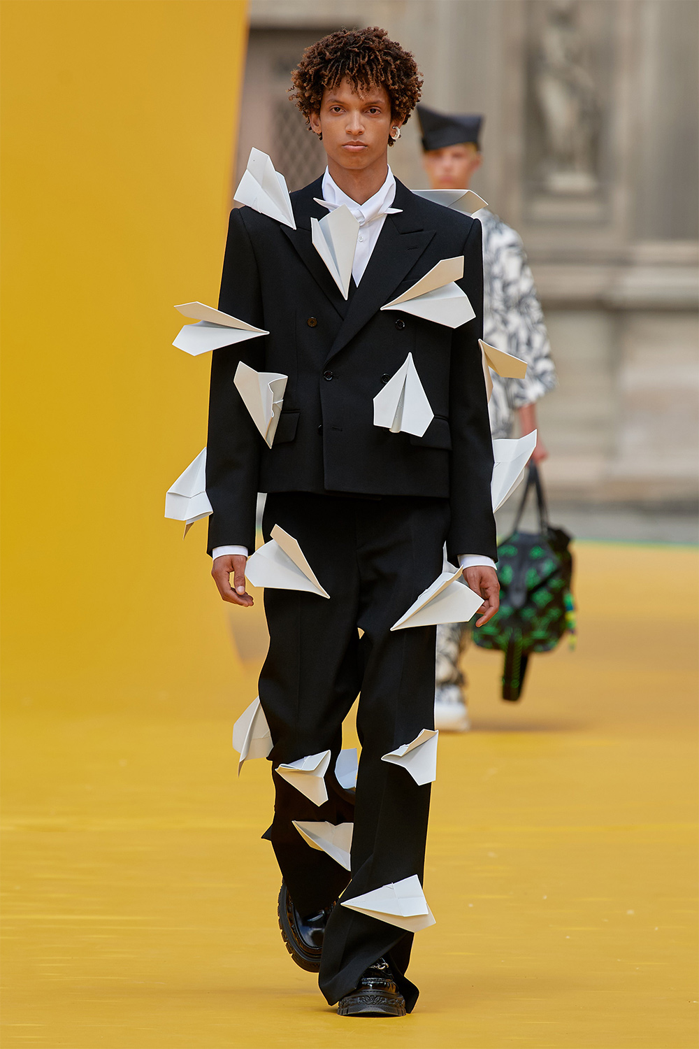 Виржил Аблогийн дурсгалд: Louis Vuitton брэндийн хавар-зун 2023 цуглуулга (фото 22)