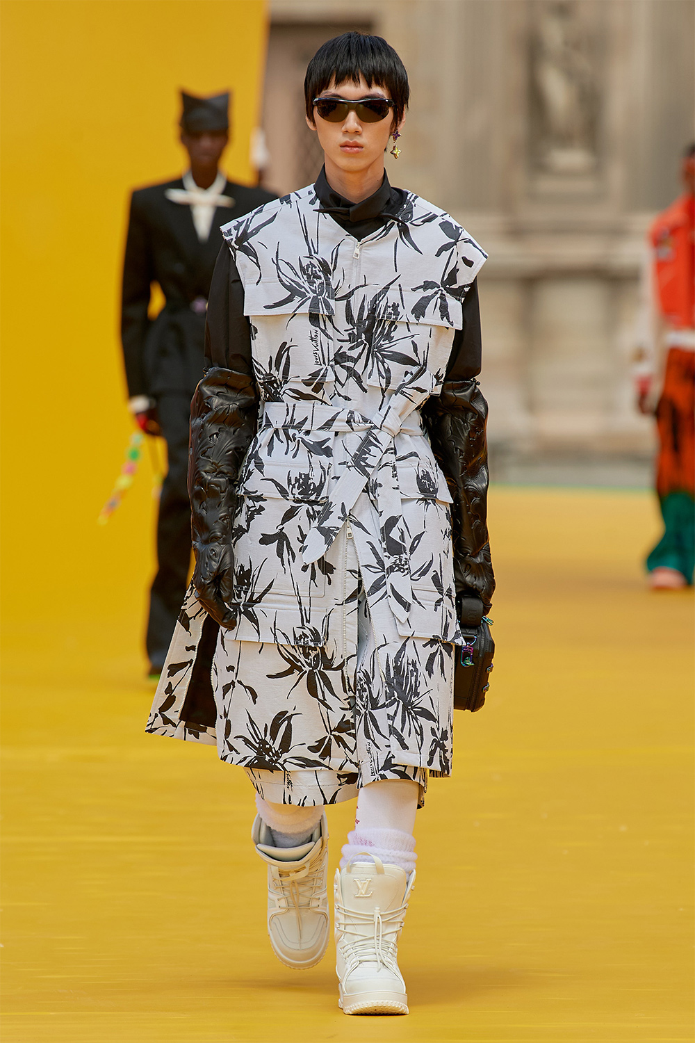 Виржил Аблогийн дурсгалд: Louis Vuitton брэндийн хавар-зун 2023 цуглуулга (фото 26)