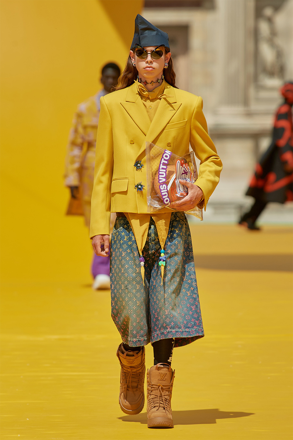 Виржил Аблогийн дурсгалд: Louis Vuitton брэндийн хавар-зун 2023 цуглуулга (фото 49)