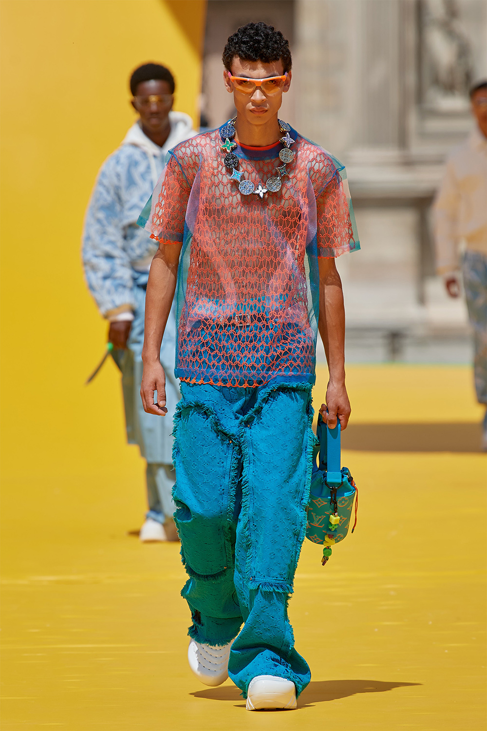 Виржил Аблогийн дурсгалд: Louis Vuitton брэндийн хавар-зун 2023 цуглуулга (фото 57)