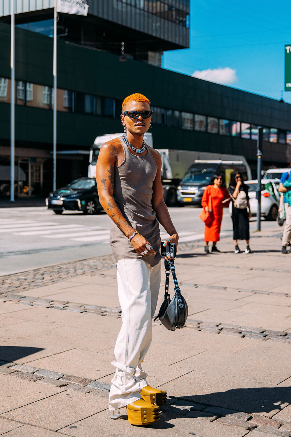 Street style дуран: Копенхагены загварын долоо хоног, хавар-зун 2023 (фото 79)