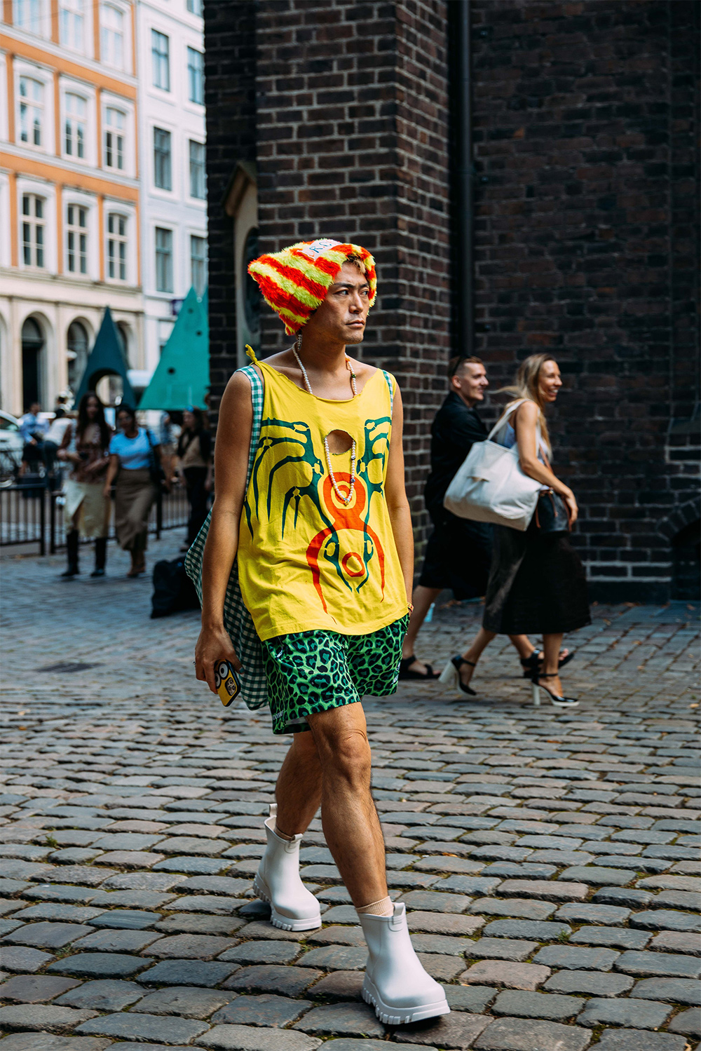 Street style дуран: Копенхагены загварын долоо хоног, хавар-зун 2023 (фото 65)