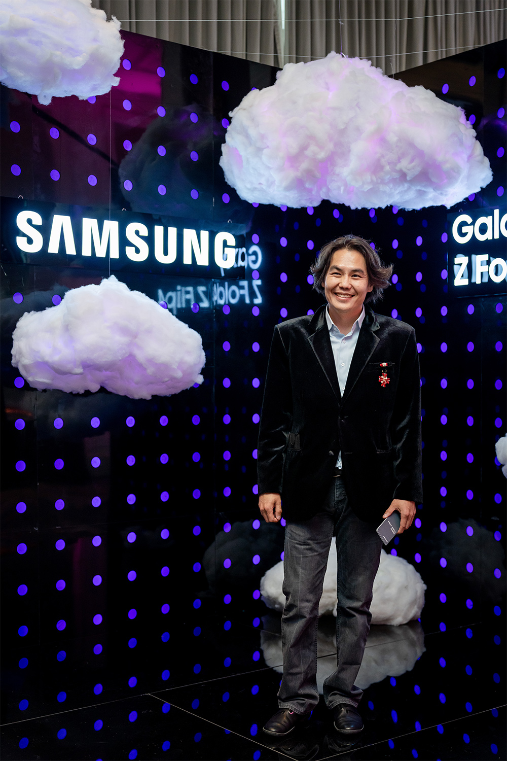 Samsung-ын шинэ дэлгэгддэг утсыг яагаад сонирхох хэрэгтэй вэ? (фото 14)