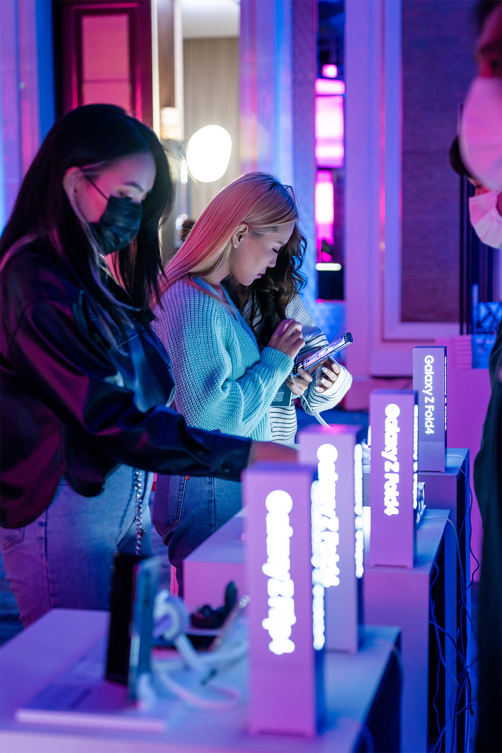 Samsung-ын шинэ дэлгэгддэг утсыг яагаад сонирхох хэрэгтэй вэ? (фото 20)