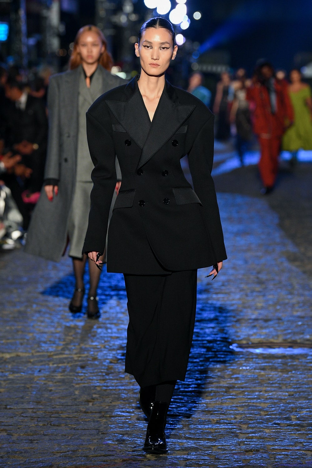 Vogue сэтгүүл 130 нас хүрлээ!: Ойн баярт зориулсан загварын шоу (фото 43)