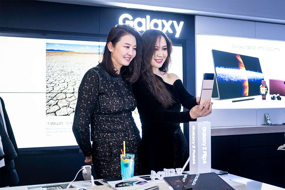 Технологийн дэвшлийг өөрийн биеэр мэдэр: Samsung Experience Store нээлтээ хийлээ (фото 3)