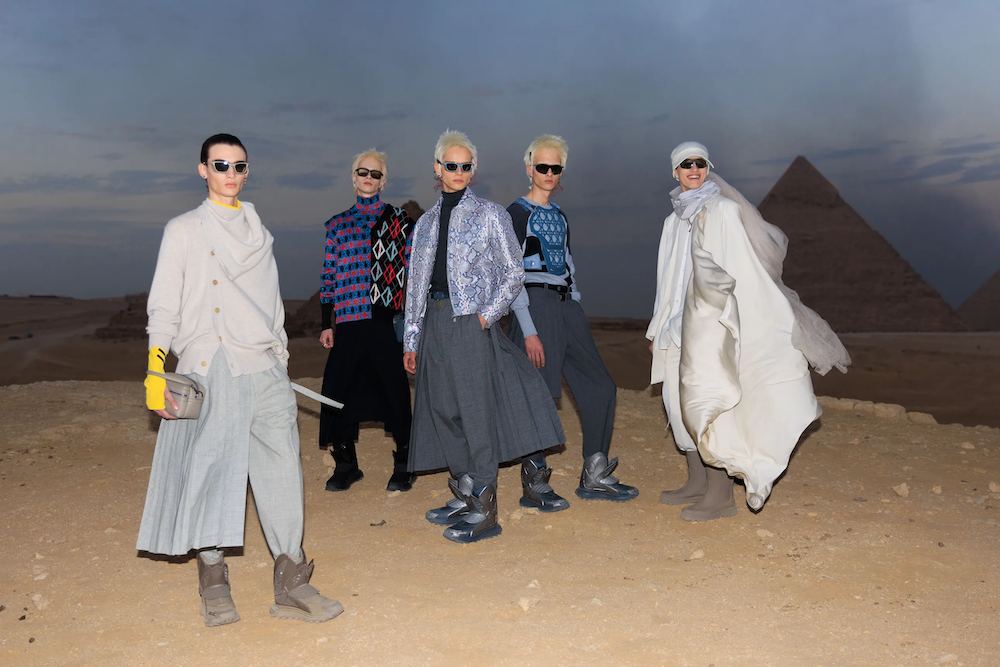 Египетийн пирамид дунд болсон Dior брэндийн загварын шоу (фото 1)