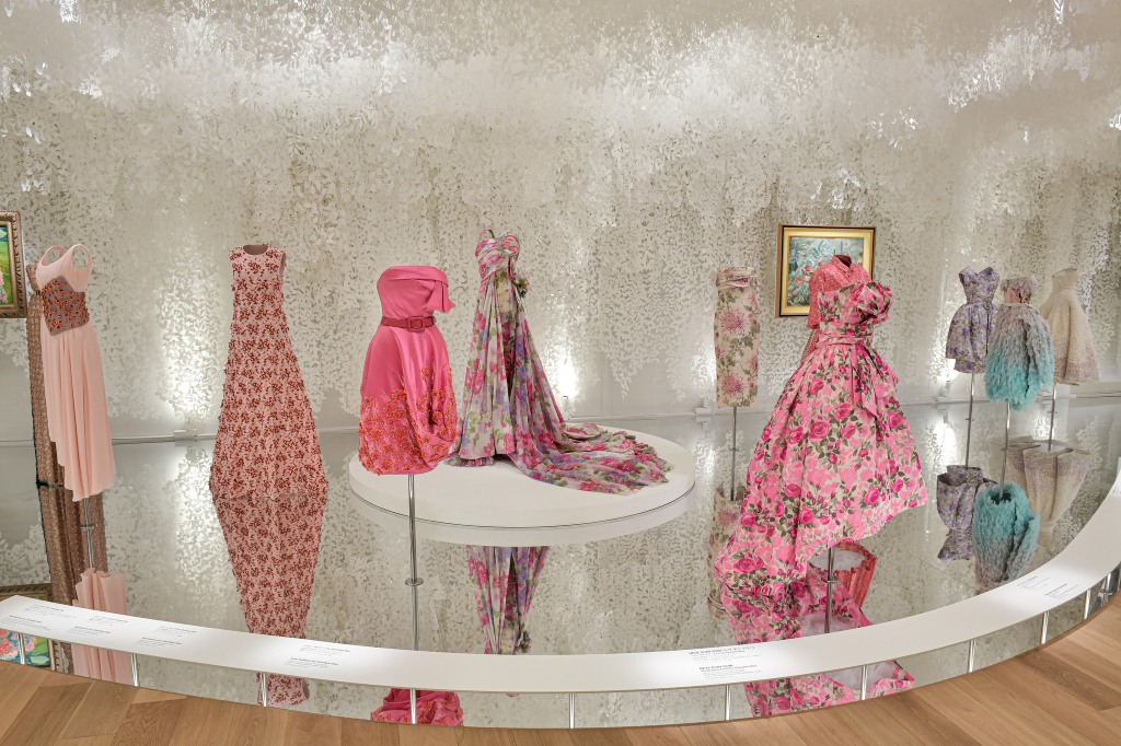 Дотроос нь харцгаая: Dior брэндийн үлгэрийн мэт үзэсгэлэн (фото 5)