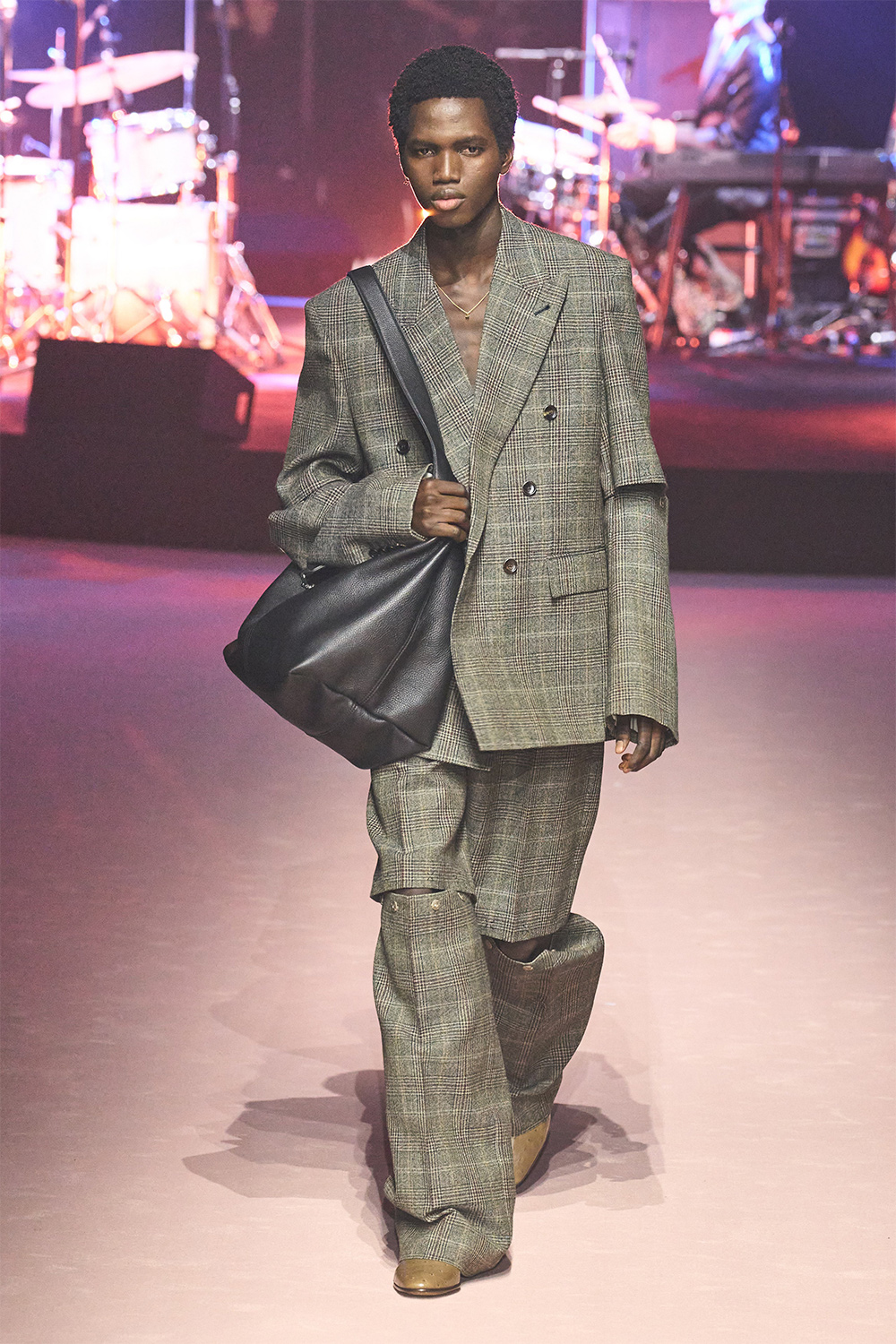 Алессандро Микеле ажлаа хүлээлгэн өгсний дараах Gucci брэндийн анхны цуглуулга (фото 5)