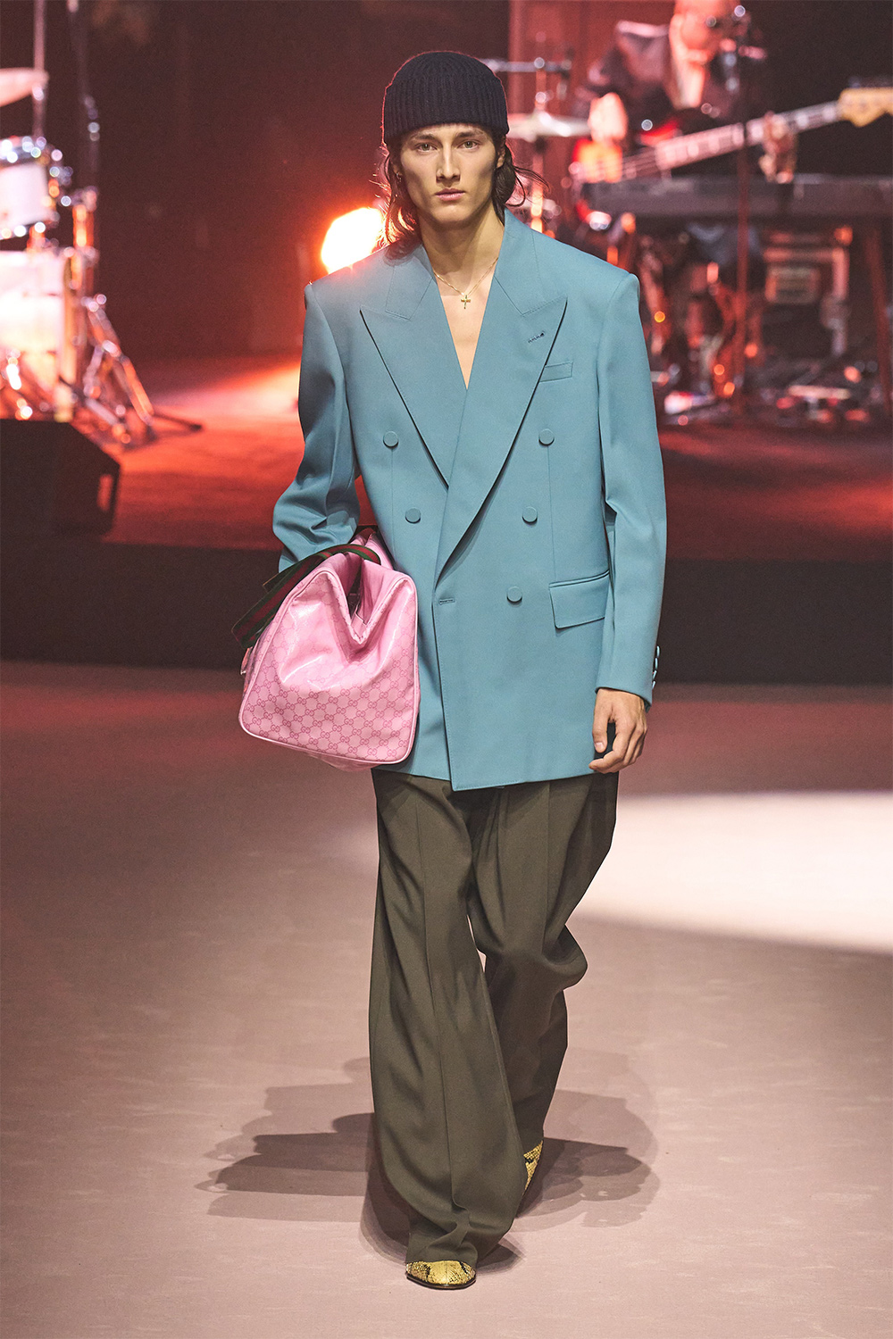 Алессандро Микеле ажлаа хүлээлгэн өгсний дараах Gucci брэндийн анхны цуглуулга (фото 12)