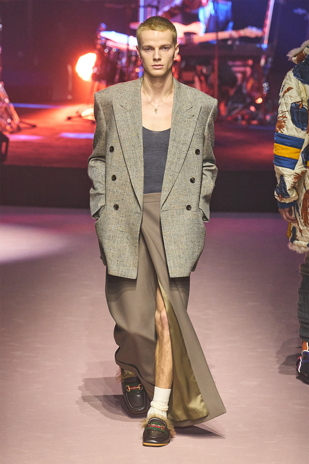 Алессандро Микеле ажлаа хүлээлгэн өгсний дараах Gucci брэндийн анхны цуглуулга (фото 19)