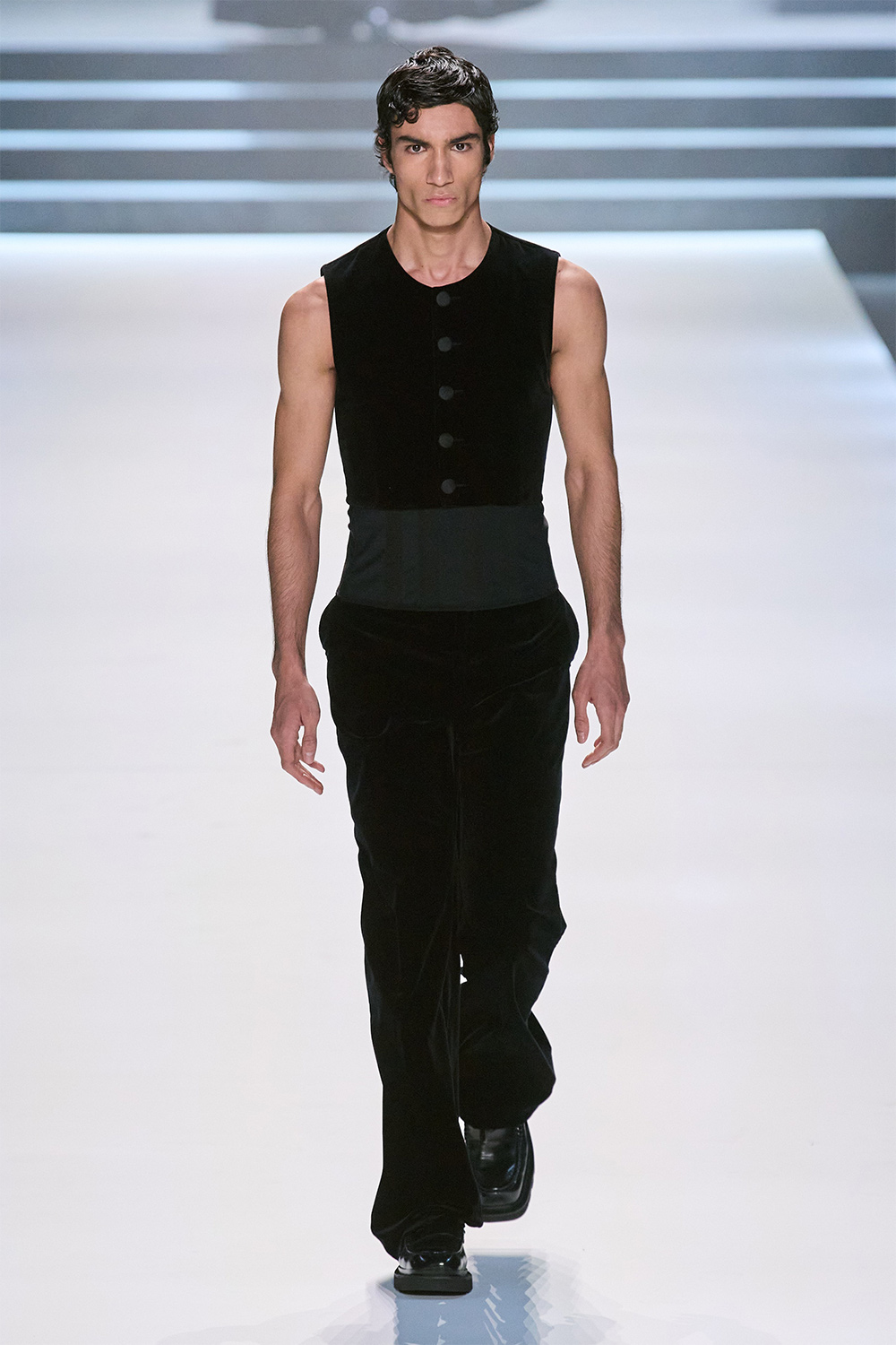 Эрчүүд корсет өмсөж болно: Dolce & Gabbana намар-өвөл 2023 цуглуулга (фото 2)