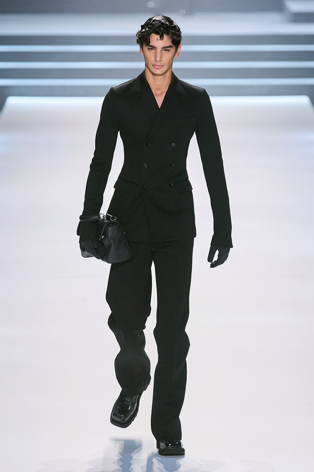 Эрчүүд корсет өмсөж болно: Dolce & Gabbana намар-өвөл 2023 цуглуулга (фото 4)