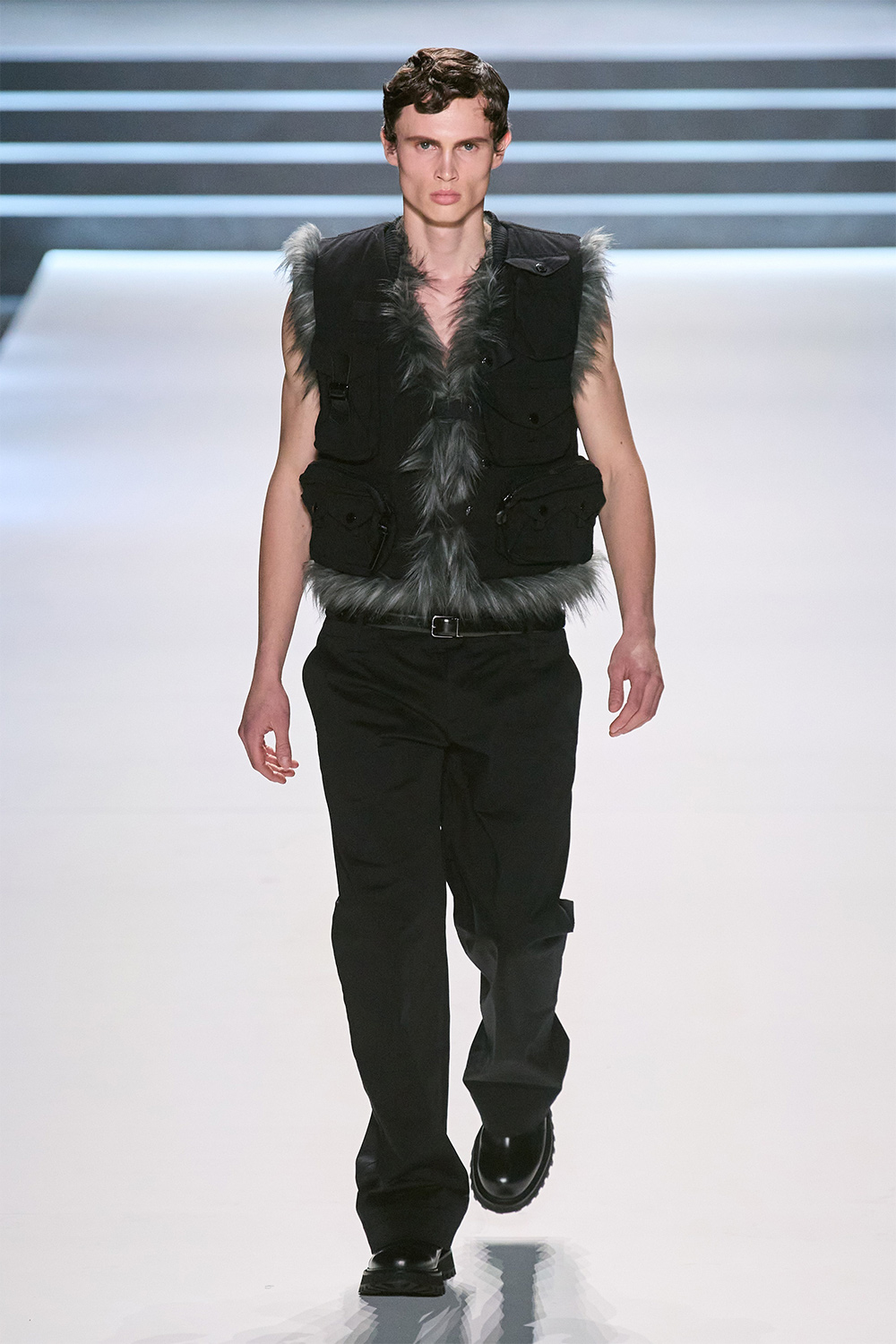 Эрчүүд корсет өмсөж болно: Dolce & Gabbana намар-өвөл 2023 цуглуулга (фото 17)
