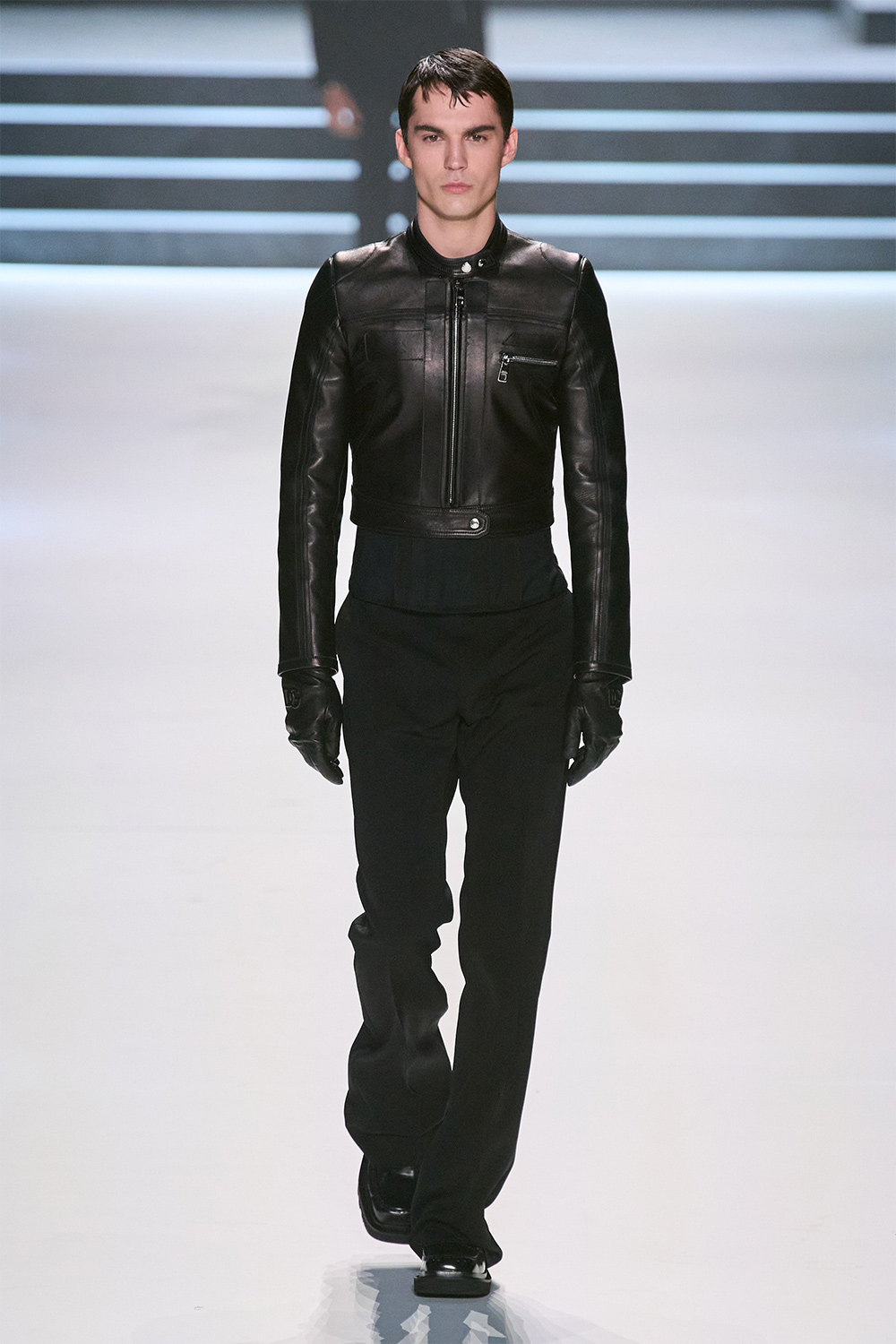 Эрчүүд корсет өмсөж болно: Dolce & Gabbana намар-өвөл 2023 цуглуулга (фото 19)