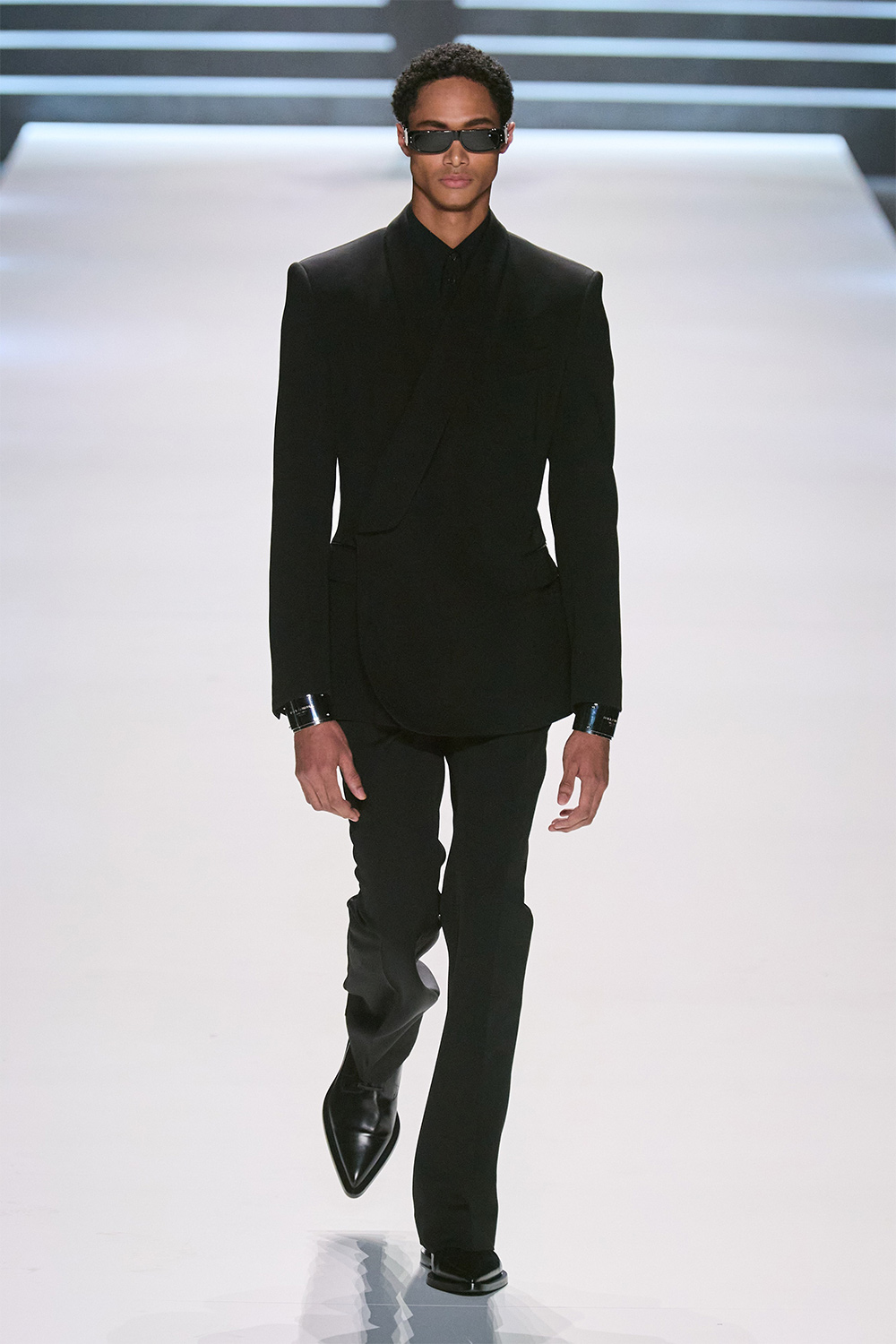 Эрчүүд корсет өмсөж болно: Dolce & Gabbana намар-өвөл 2023 цуглуулга (фото 20)