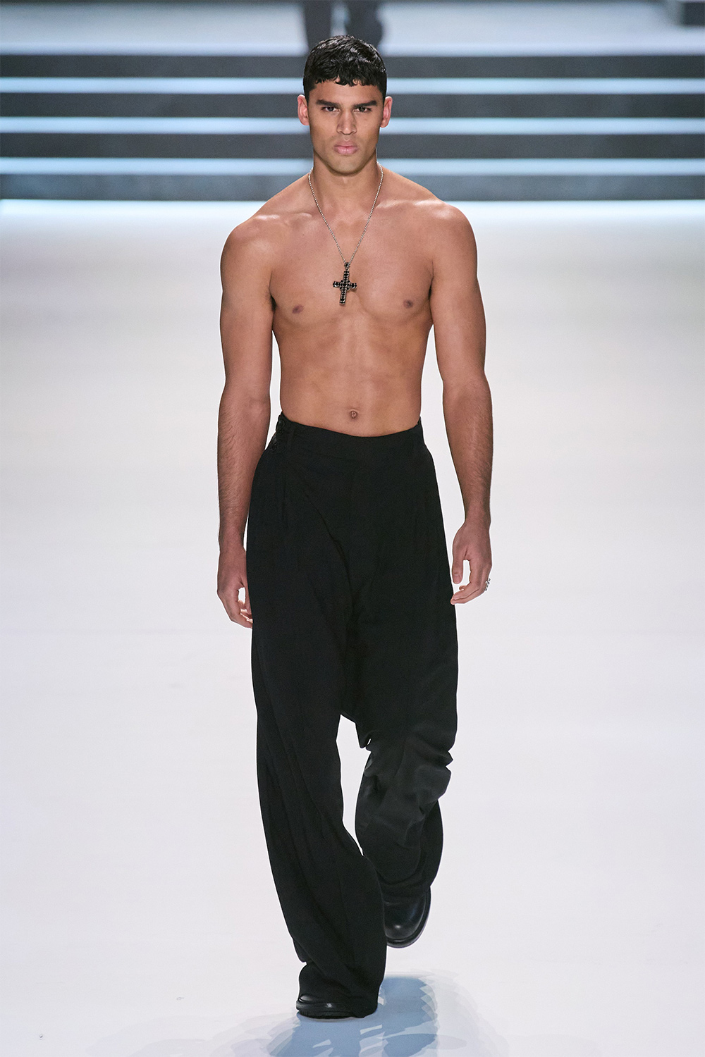 Эрчүүд корсет өмсөж болно: Dolce & Gabbana намар-өвөл 2023 цуглуулга (фото 27)
