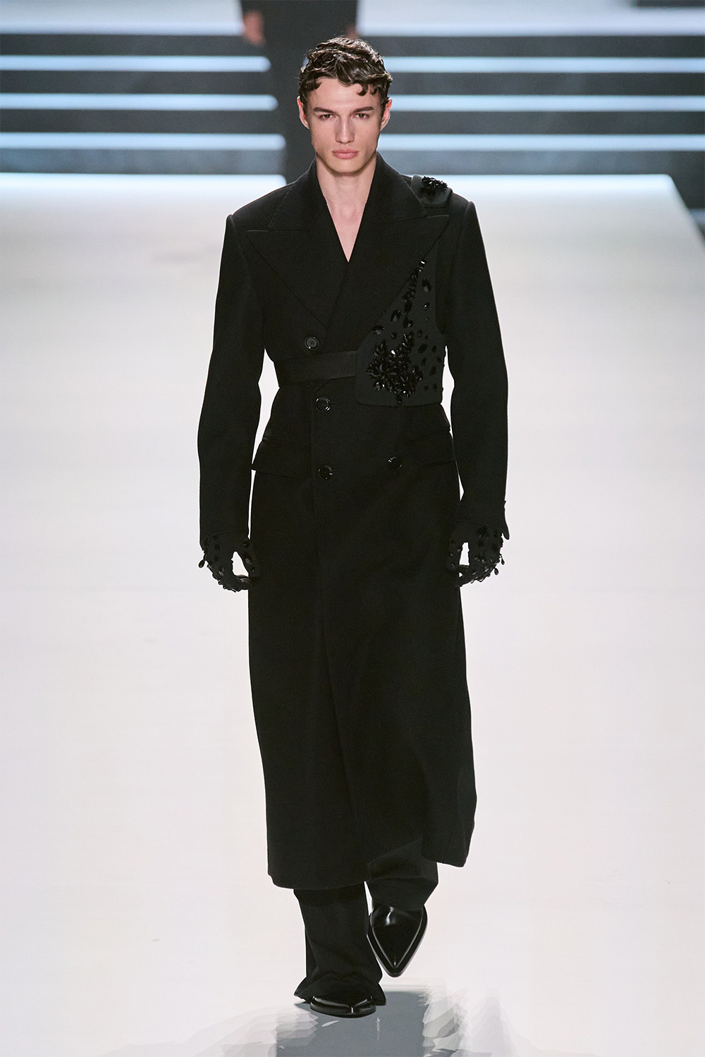 Эрчүүд корсет өмсөж болно: Dolce & Gabbana намар-өвөл 2023 цуглуулга (фото 33)